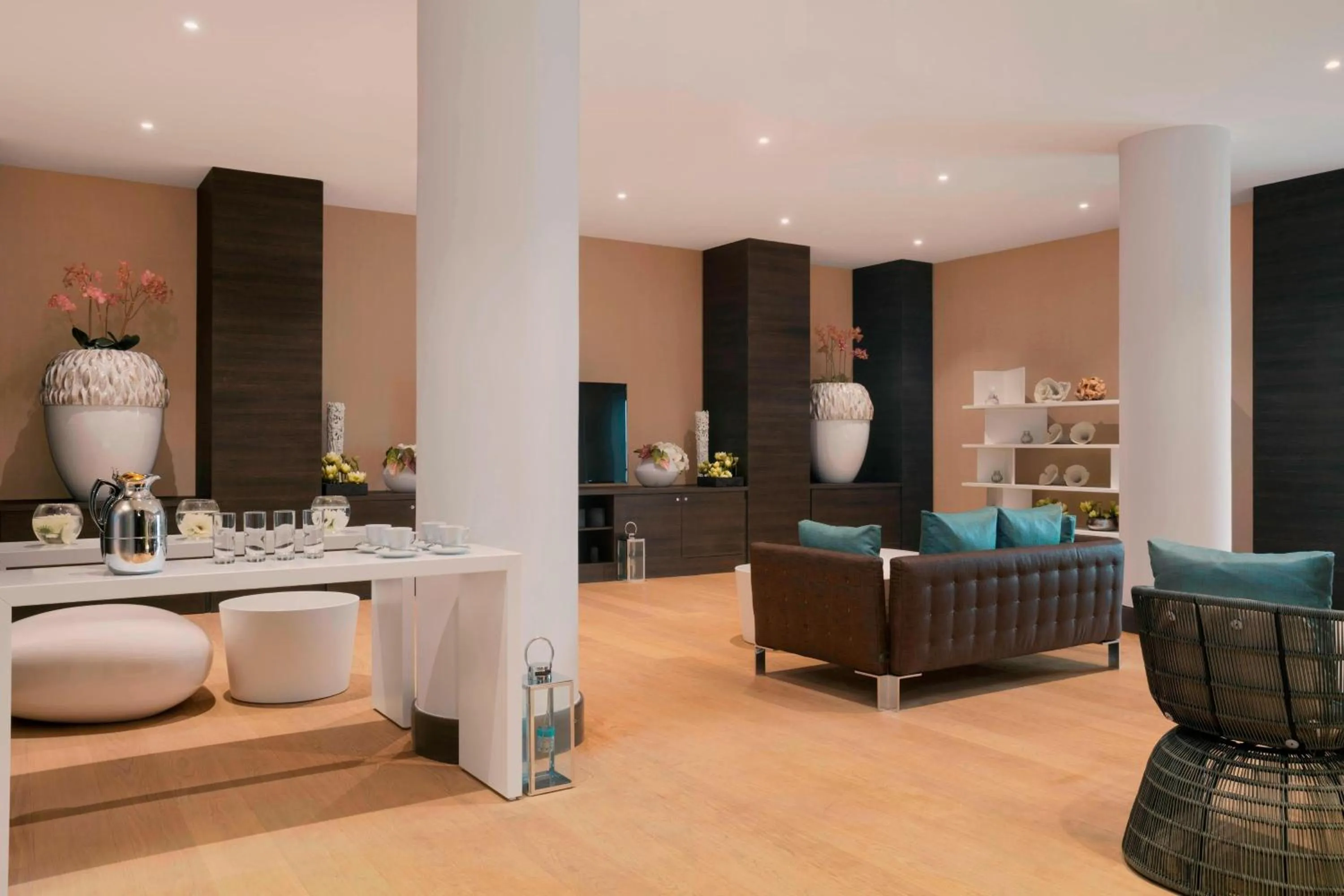 Lounge or bar in Sheraton Club des Pins Resort