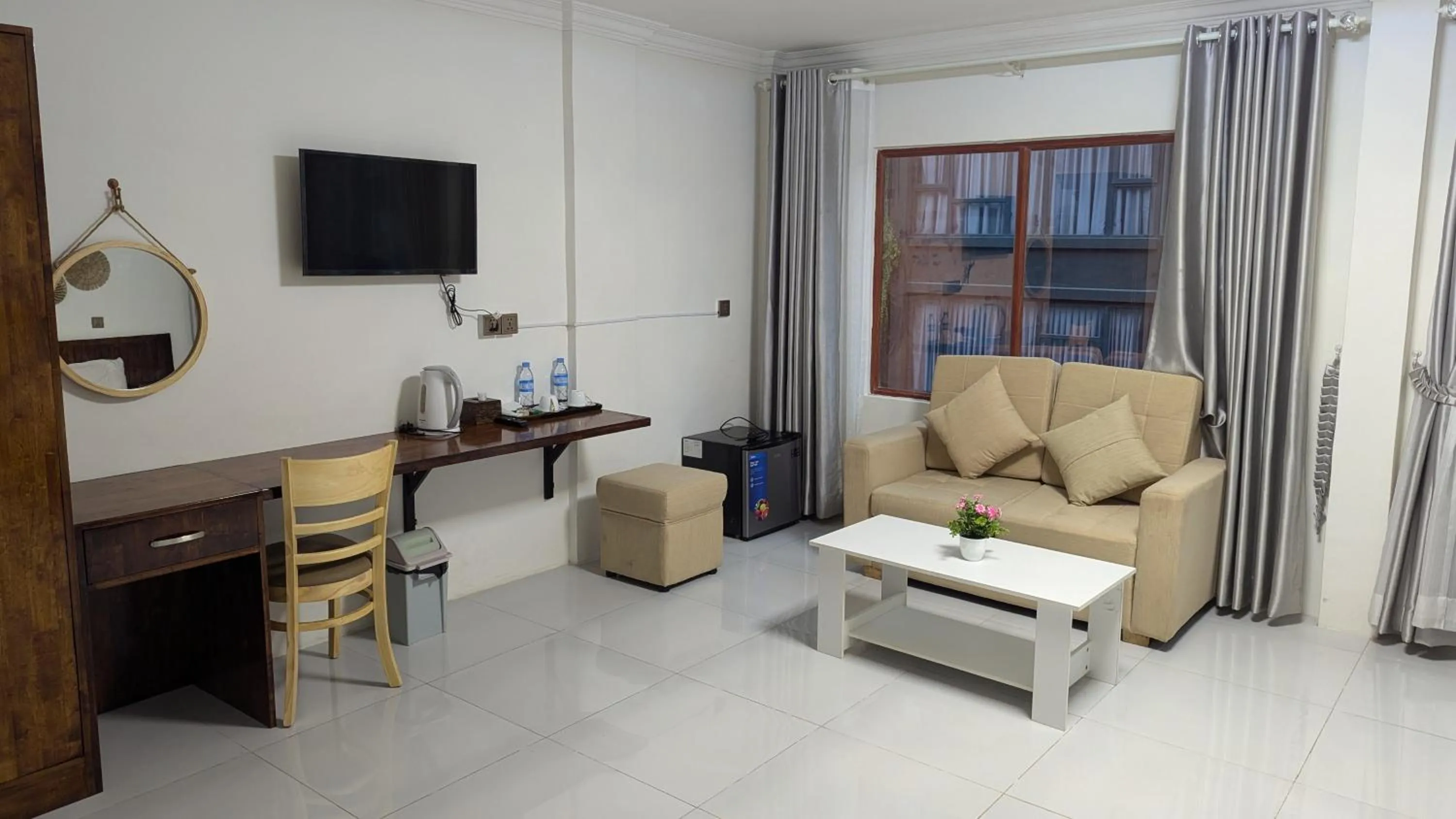 VIP in Empire House, Phnom Penh