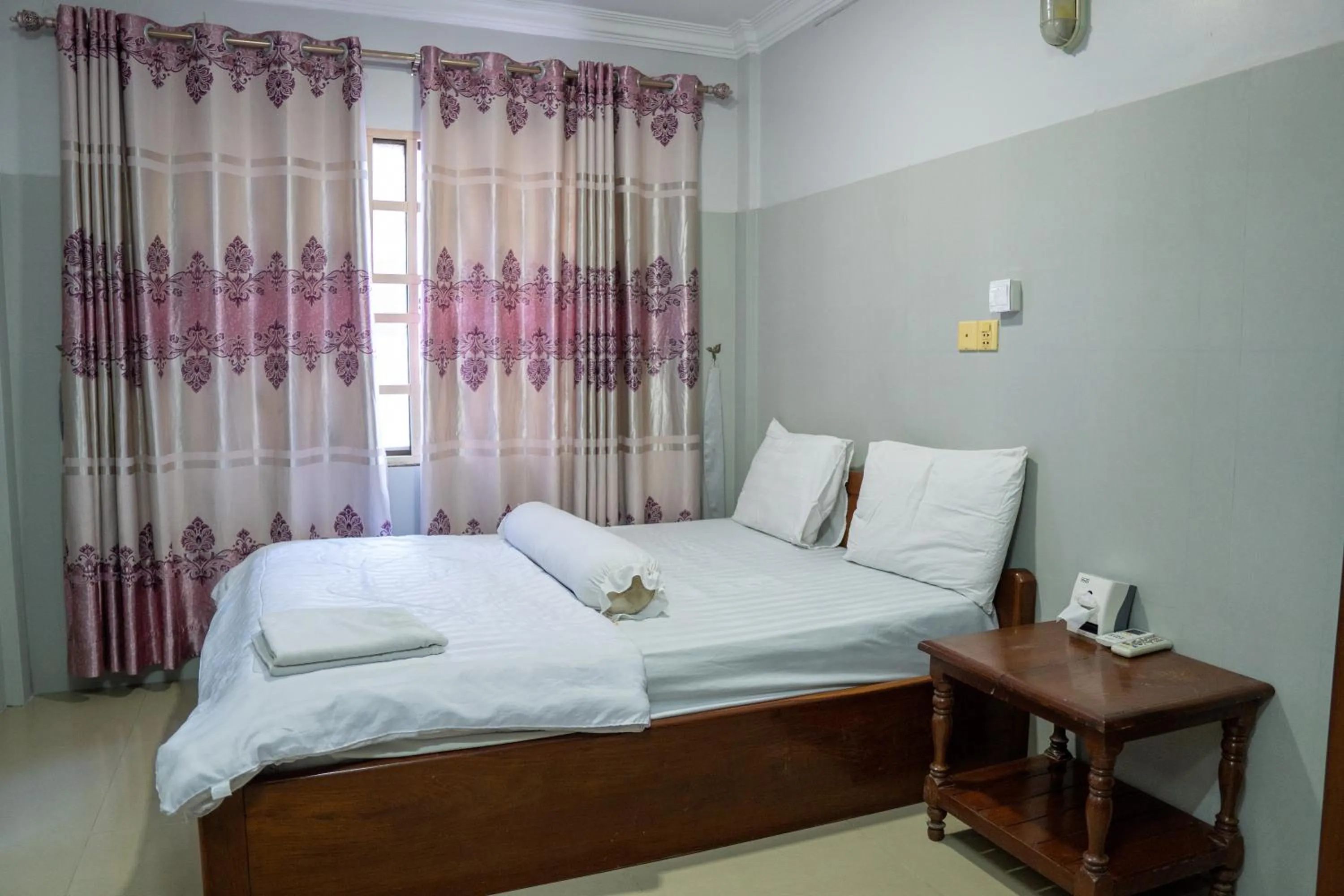 Photo of the whole room, Bed in Empire House, Phnom Penh