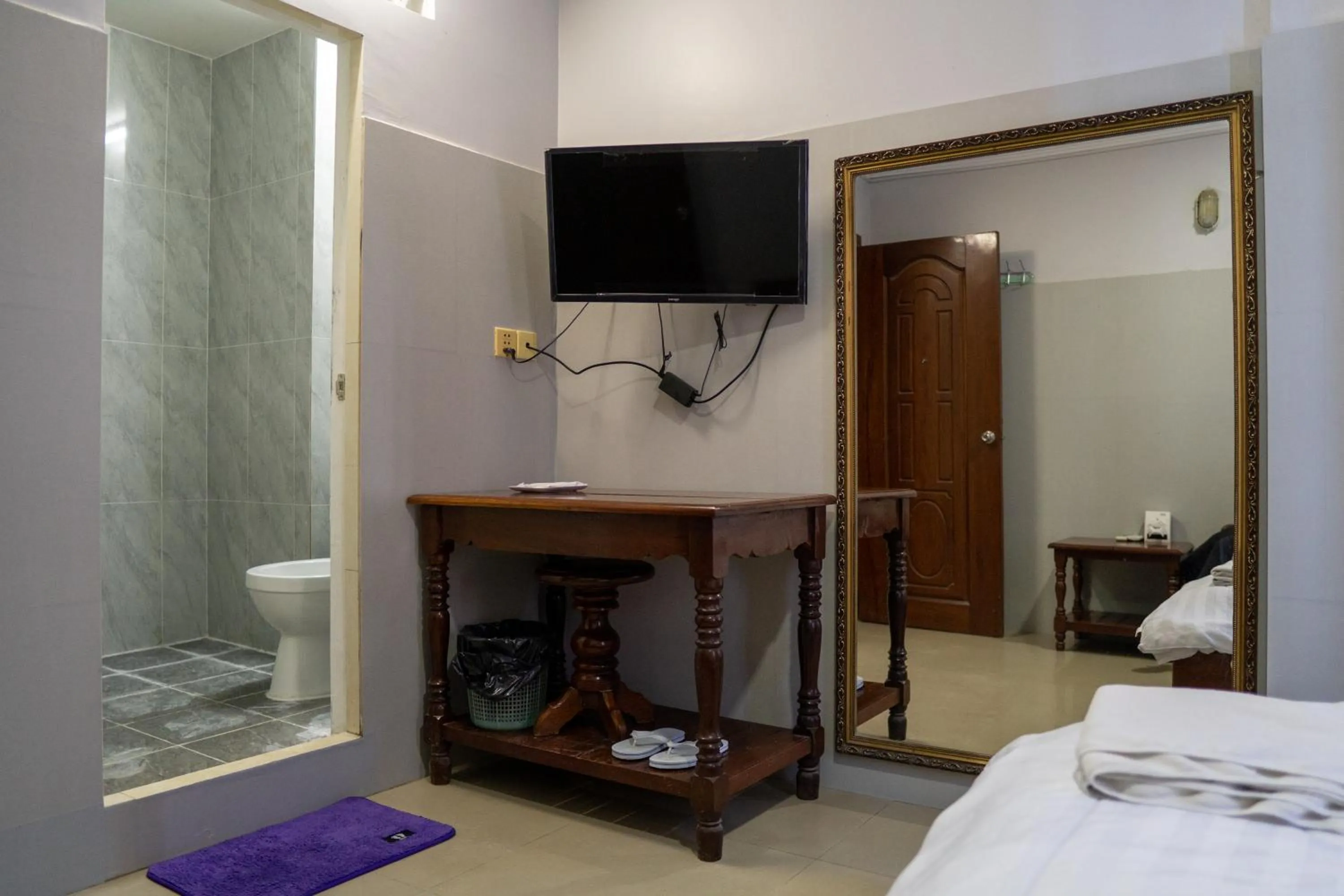 TV and multimedia, Bed in Empire House, Phnom Penh