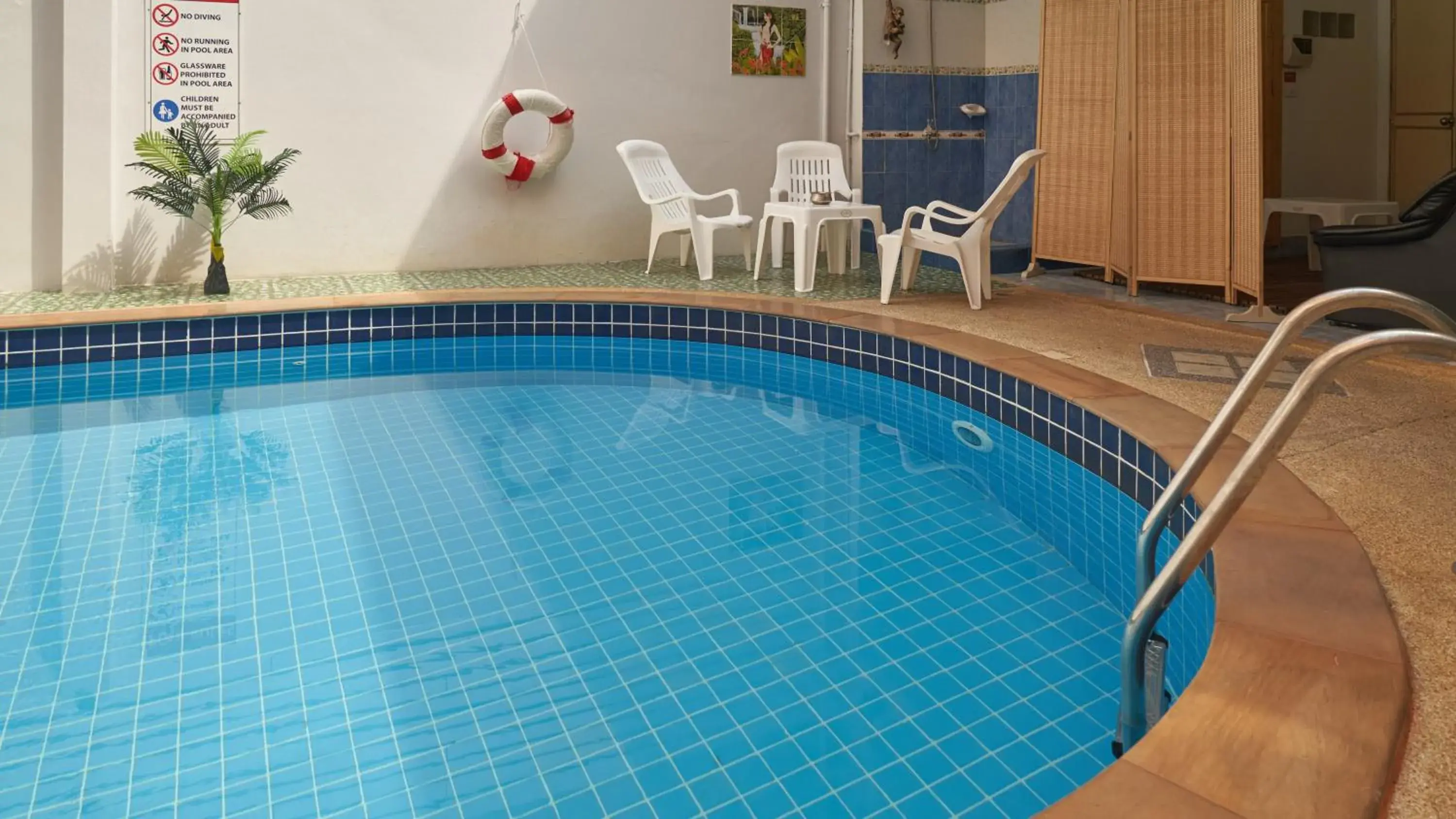 Swimming pool in Lime Hotel Swimming pool in Lime Hotel