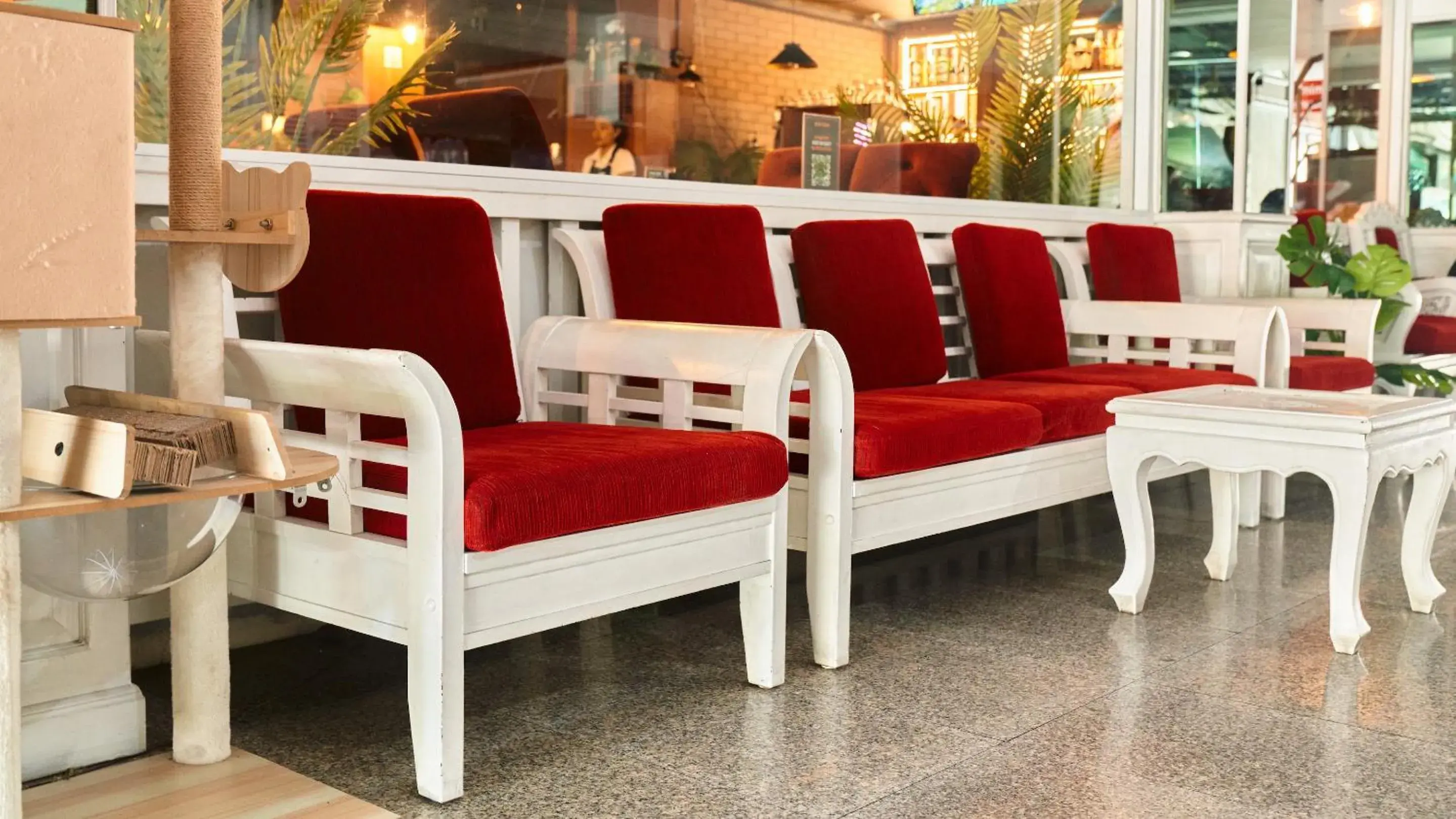 Seating area in Lime Hotel Seating area in Lime Hotel