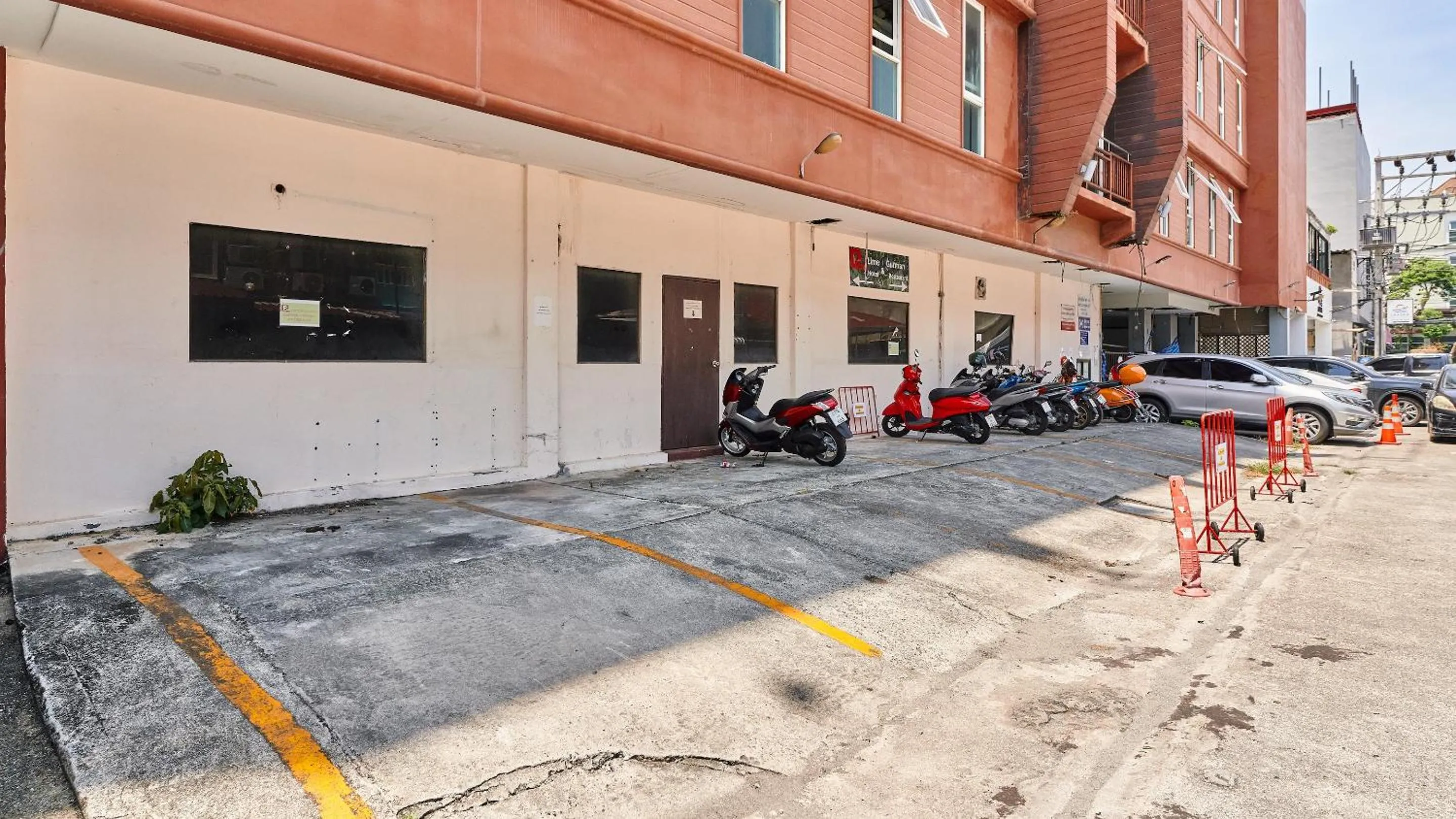 Parking in Lime Hotel