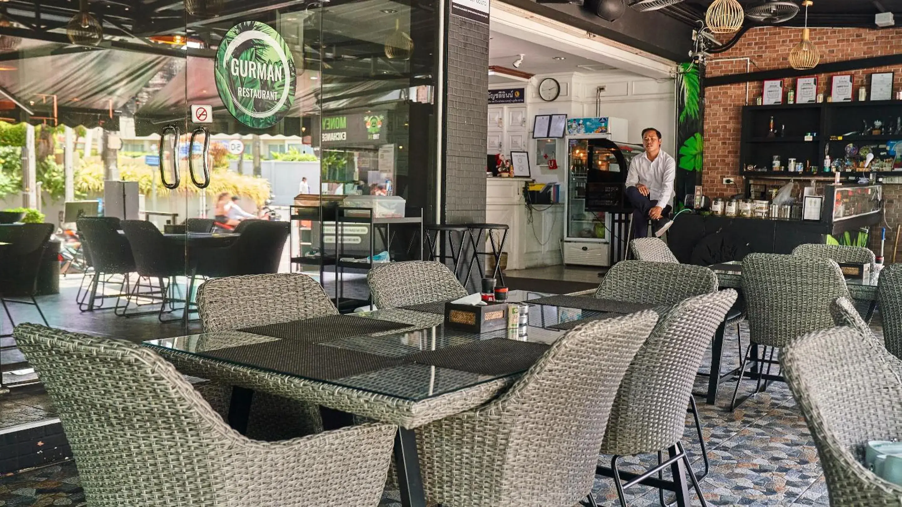 Seating area in Lime Hotel Seating area in Lime Hotel