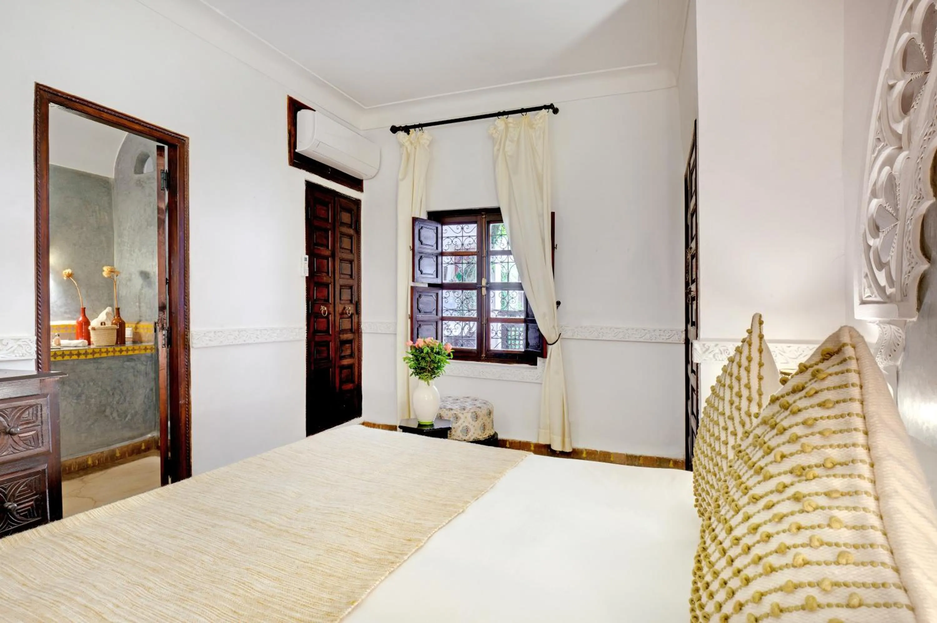 Photo of the whole room, Bed in Marrakech Riads, Angsana Heritage Collection