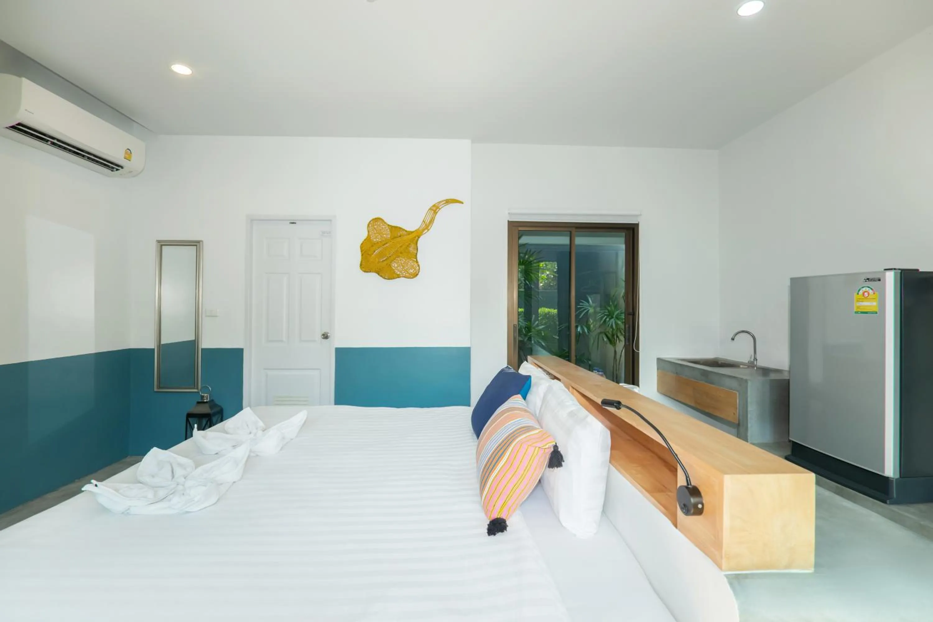 Bed in Kraam Silhouette Hotel and Cafe Phuket- Chalong pier Hotel