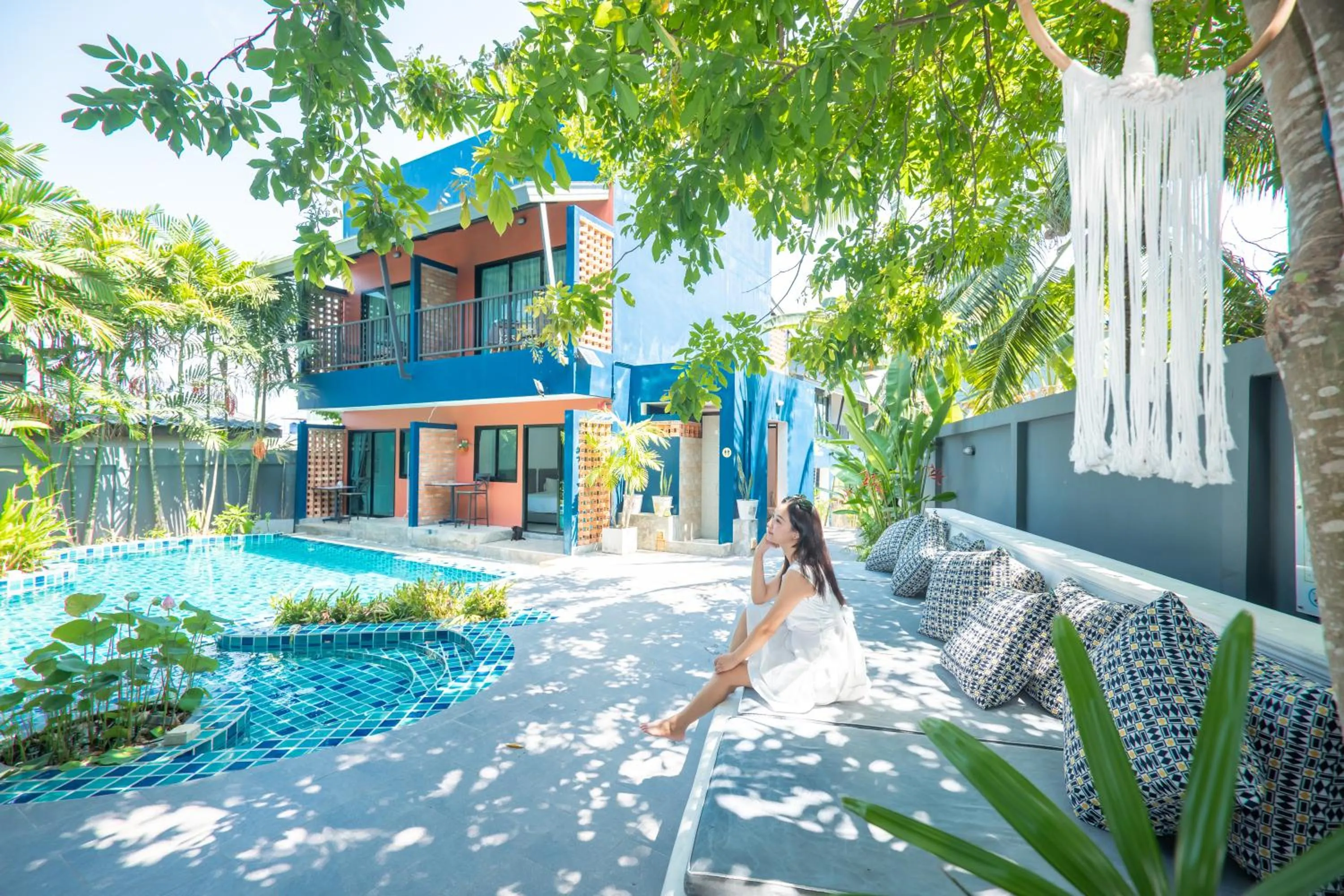 Day in Kraam Silhouette Hotel and Cafe Phuket- Chalong pier Hotel