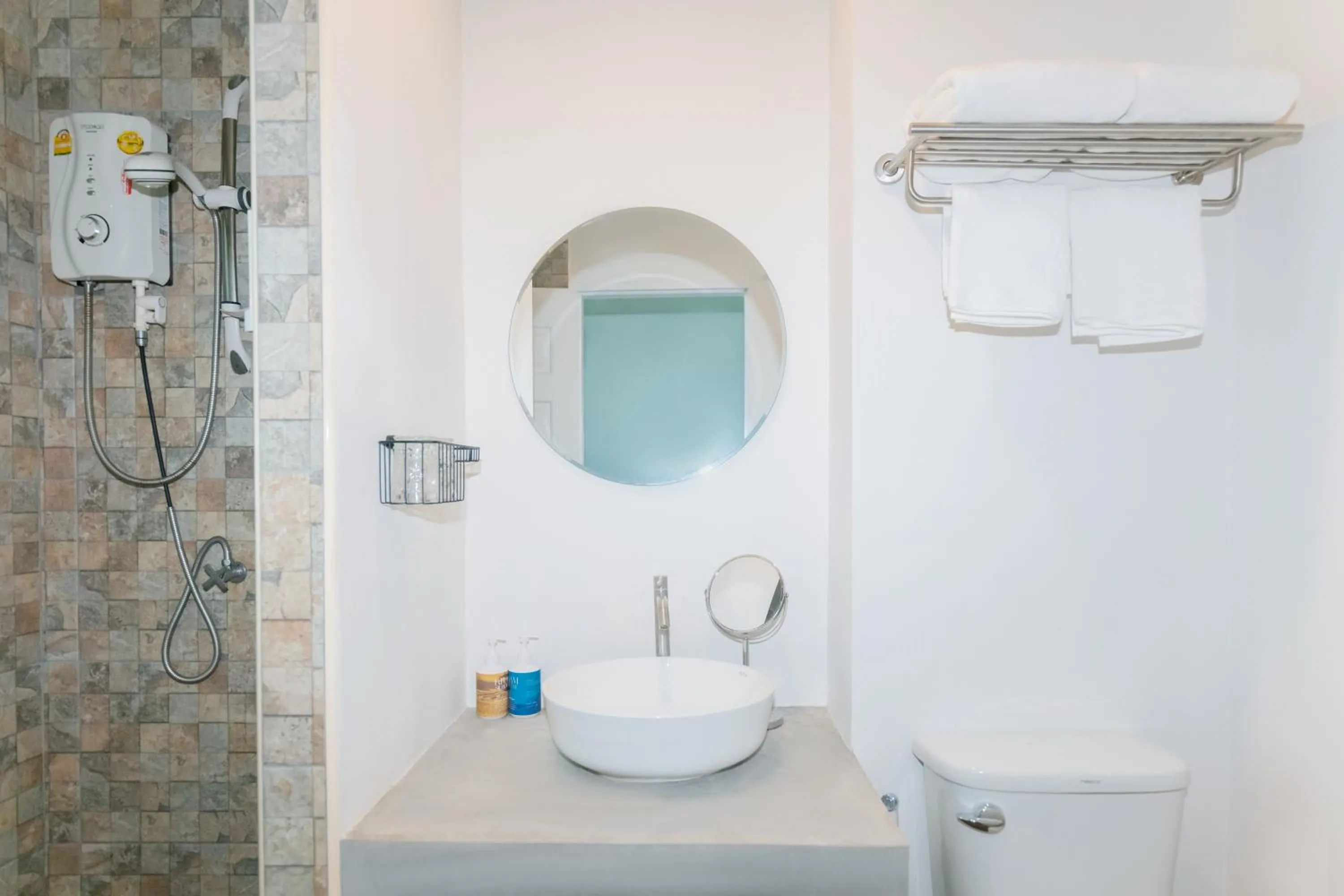 Bathroom in Kraam Silhouette Hotel and Cafe Phuket- Chalong pier Hotel