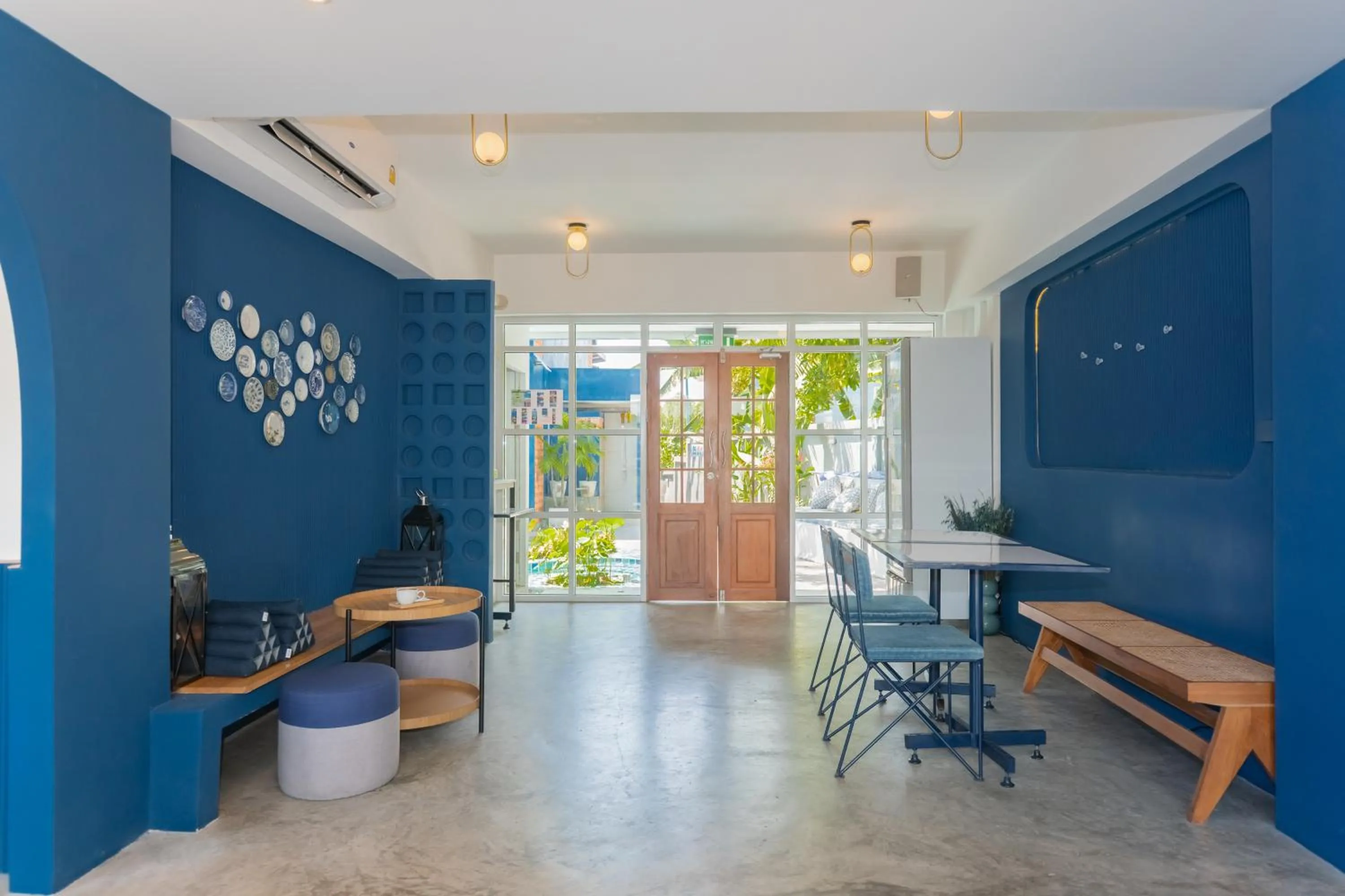 Seating area in Kraam Silhouette Hotel and Cafe Phuket- Chalong pier Hotel