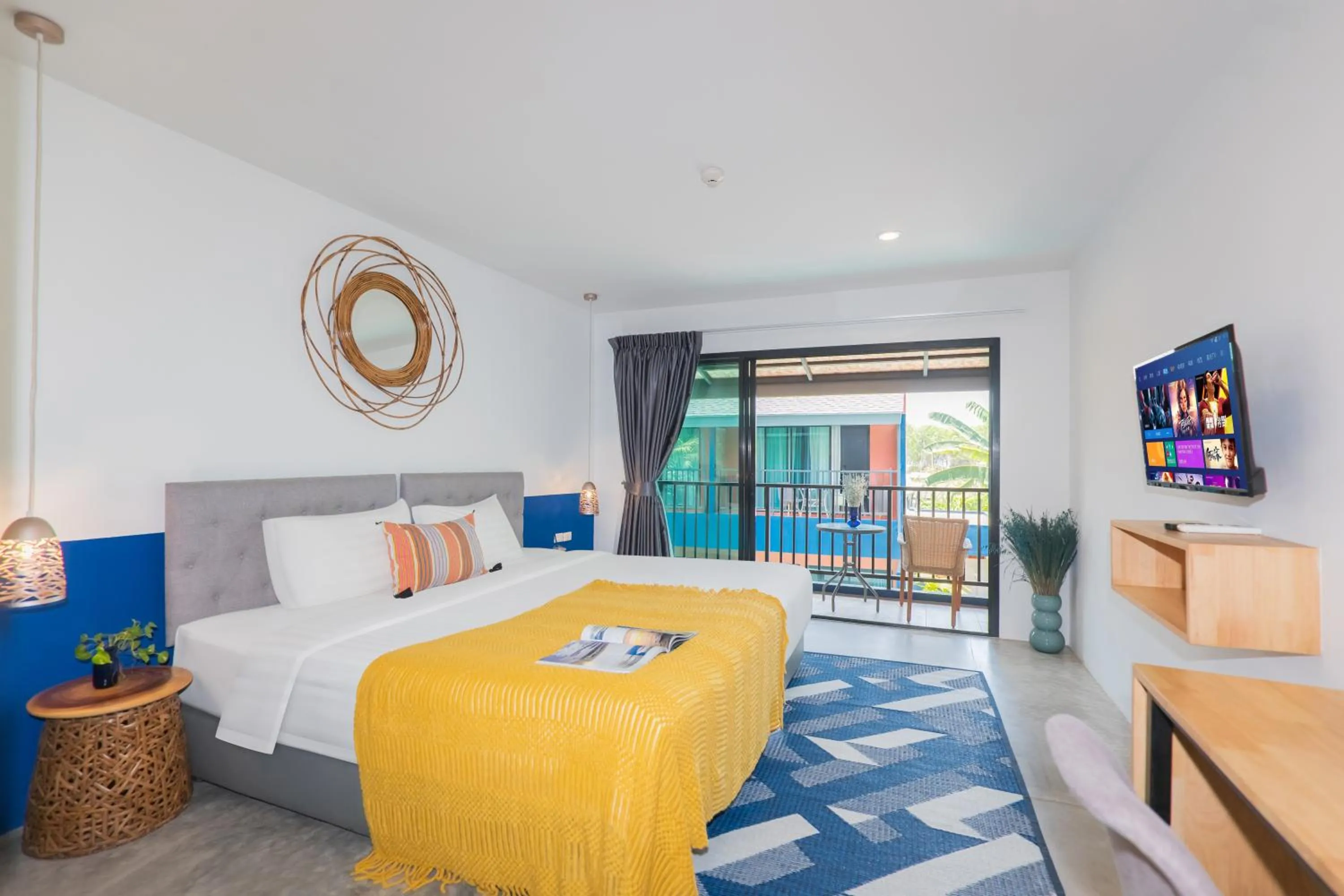 Photo of the whole room, Bed in Kraam Silhouette Hotel and Cafe Phuket- Chalong pier Hotel