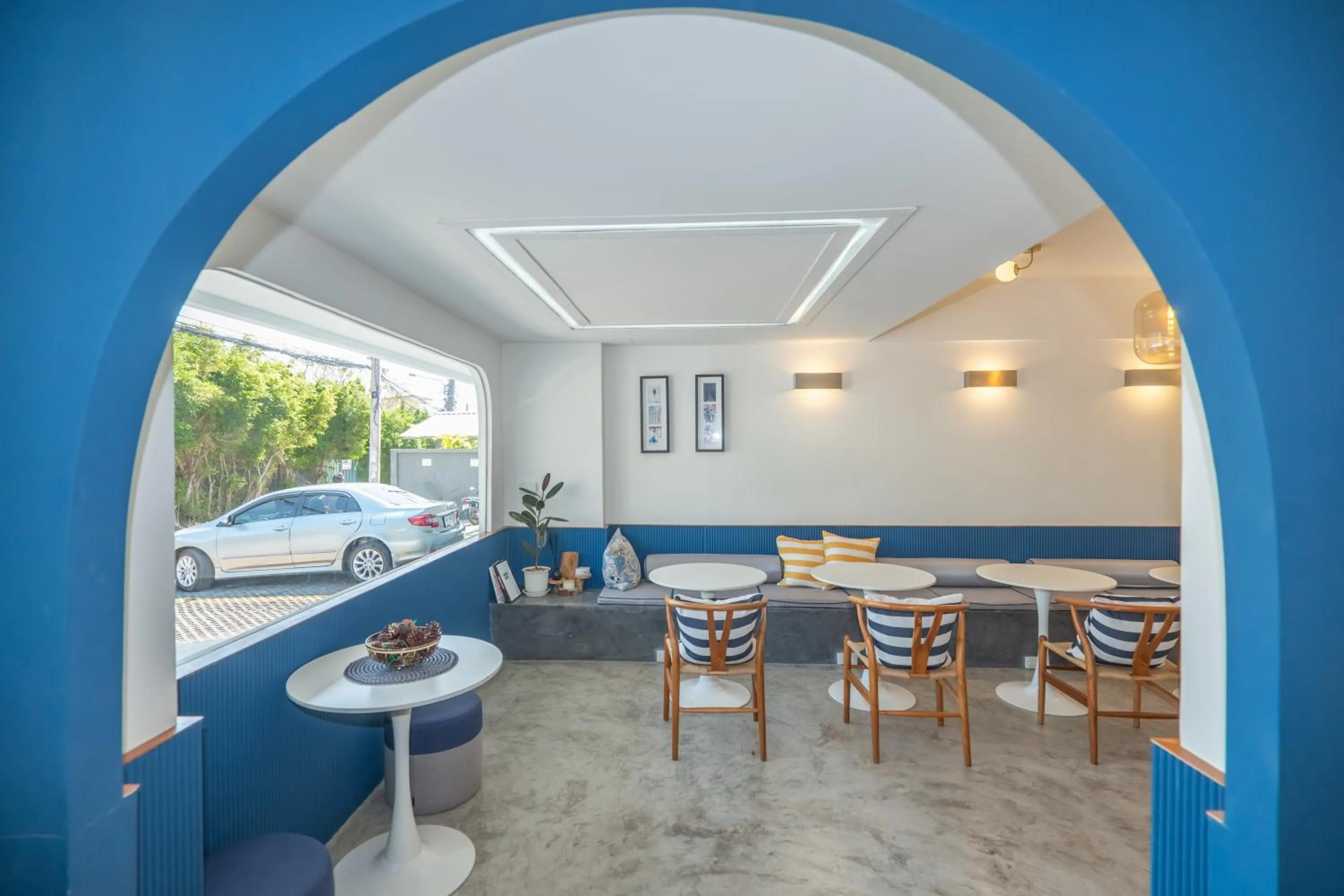 Restaurant/places to eat in Kraam Silhouette Hotel and Cafe Phuket- Chalong pier Hotel