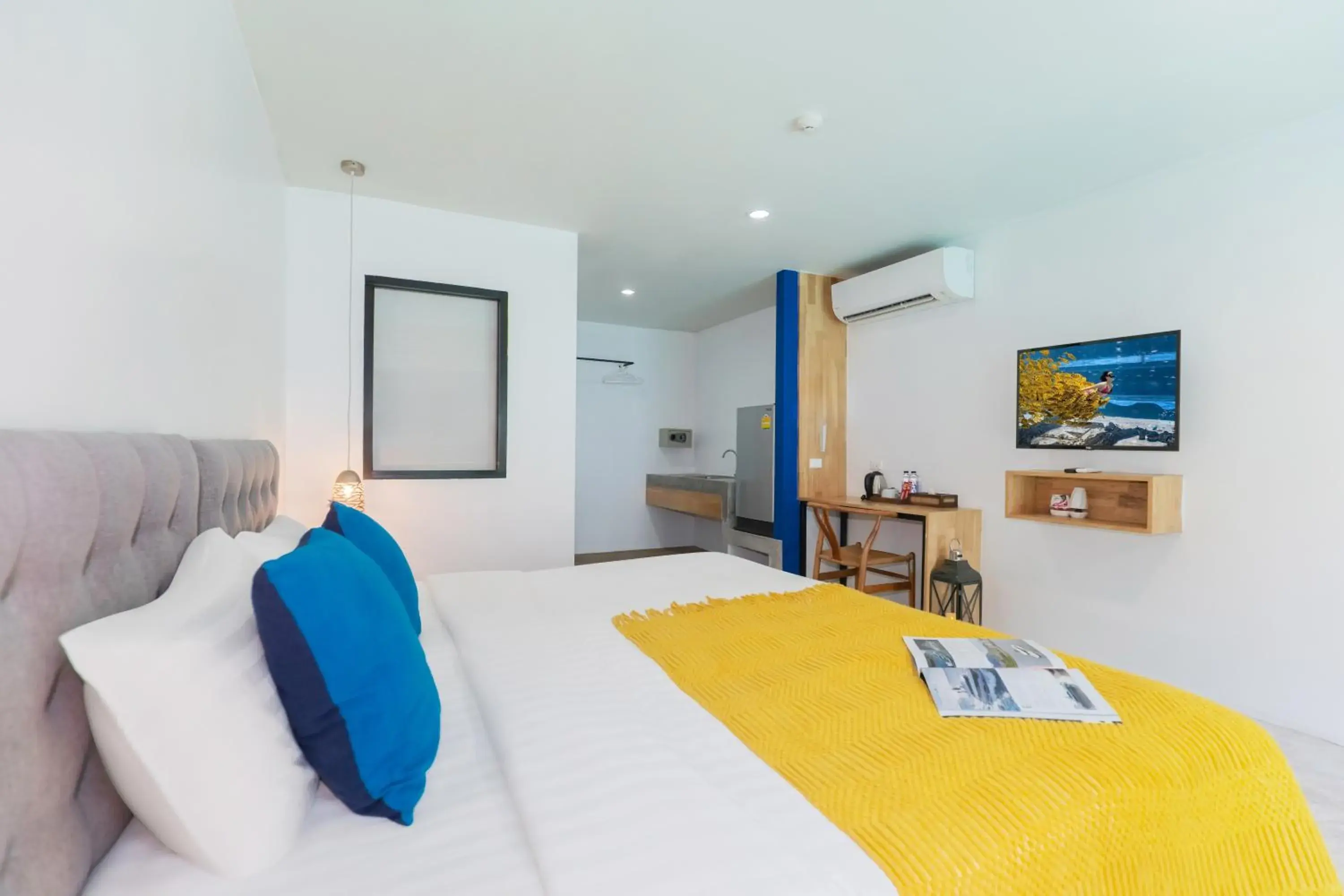 Deluxe Double Room in Kraam Silhouette Hotel and Cafe Phuket- Chalong pier Hotel Deluxe Double Room in Kraam Silhouette Hotel and Cafe Phuket- Chalong pier Hotel