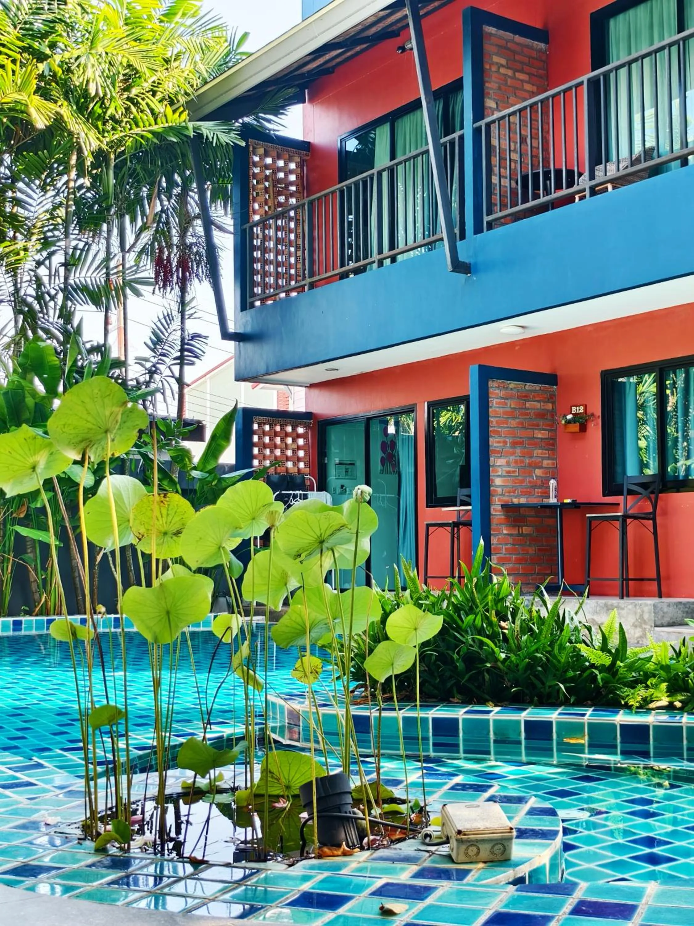 Property building in Kraam Silhouette Hotel and Cafe Phuket- Chalong pier Hotel