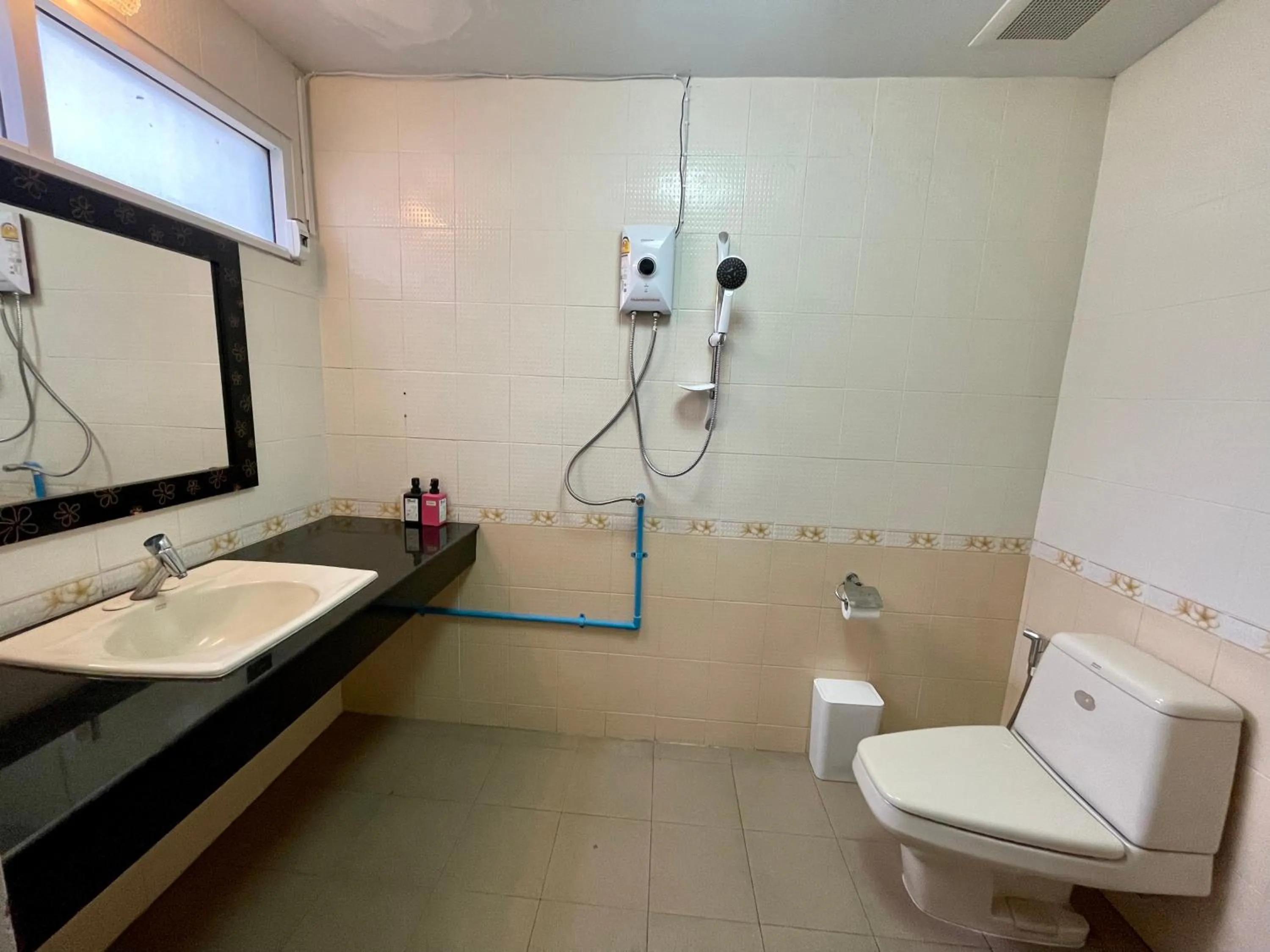 Bathroom in Doodle Lodge Bangkok