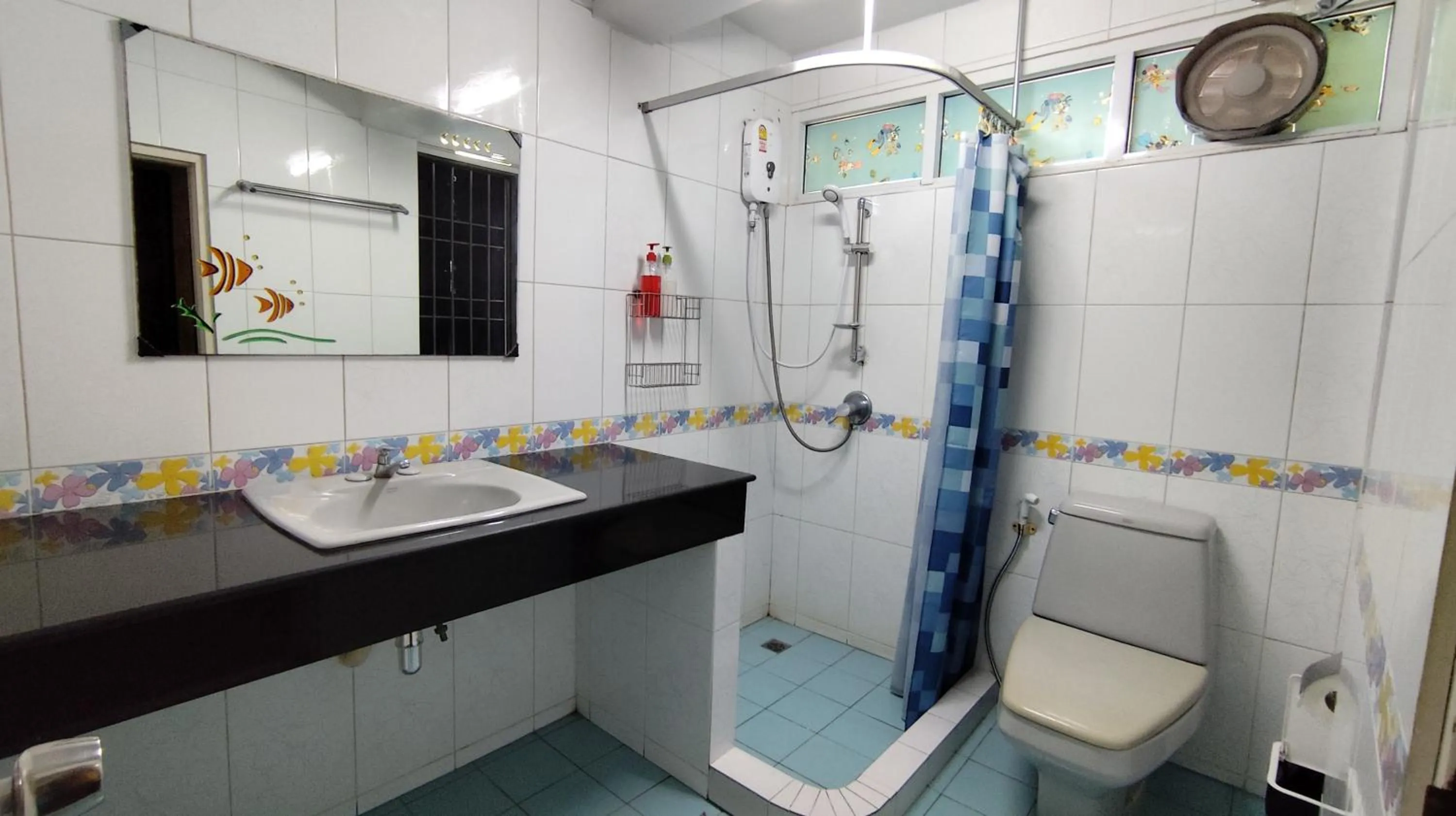 Shower in Doodle Lodge Bangkok