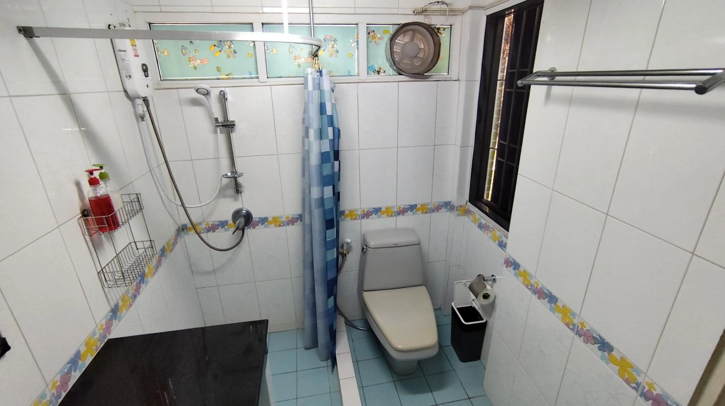 Shower in Doodle Lodge Bangkok
