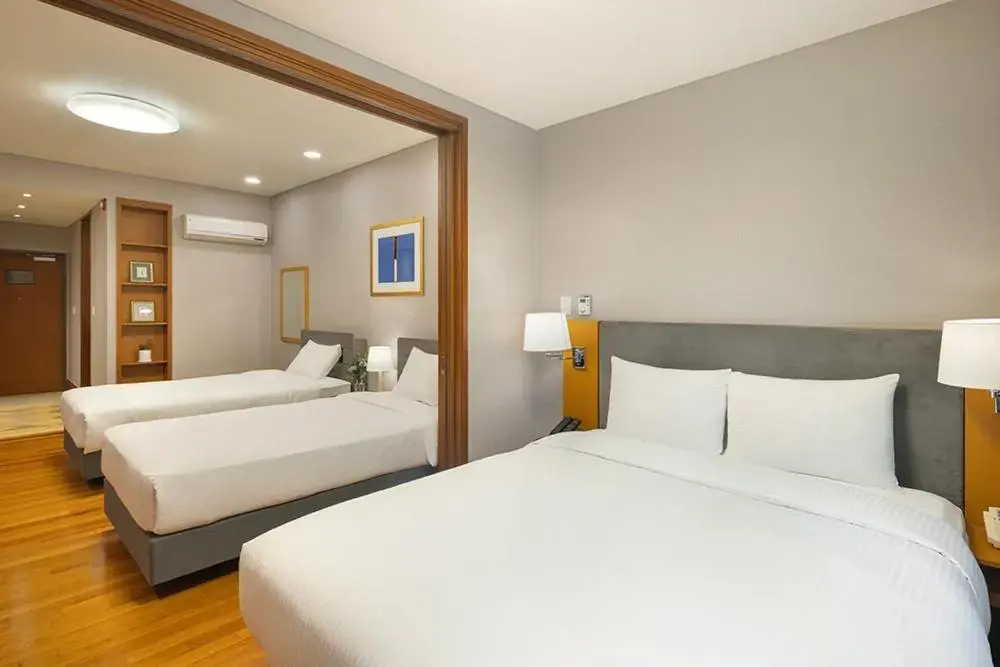 Bed in Somerset Palace Seoul Bed in Somerset Palace Seoul