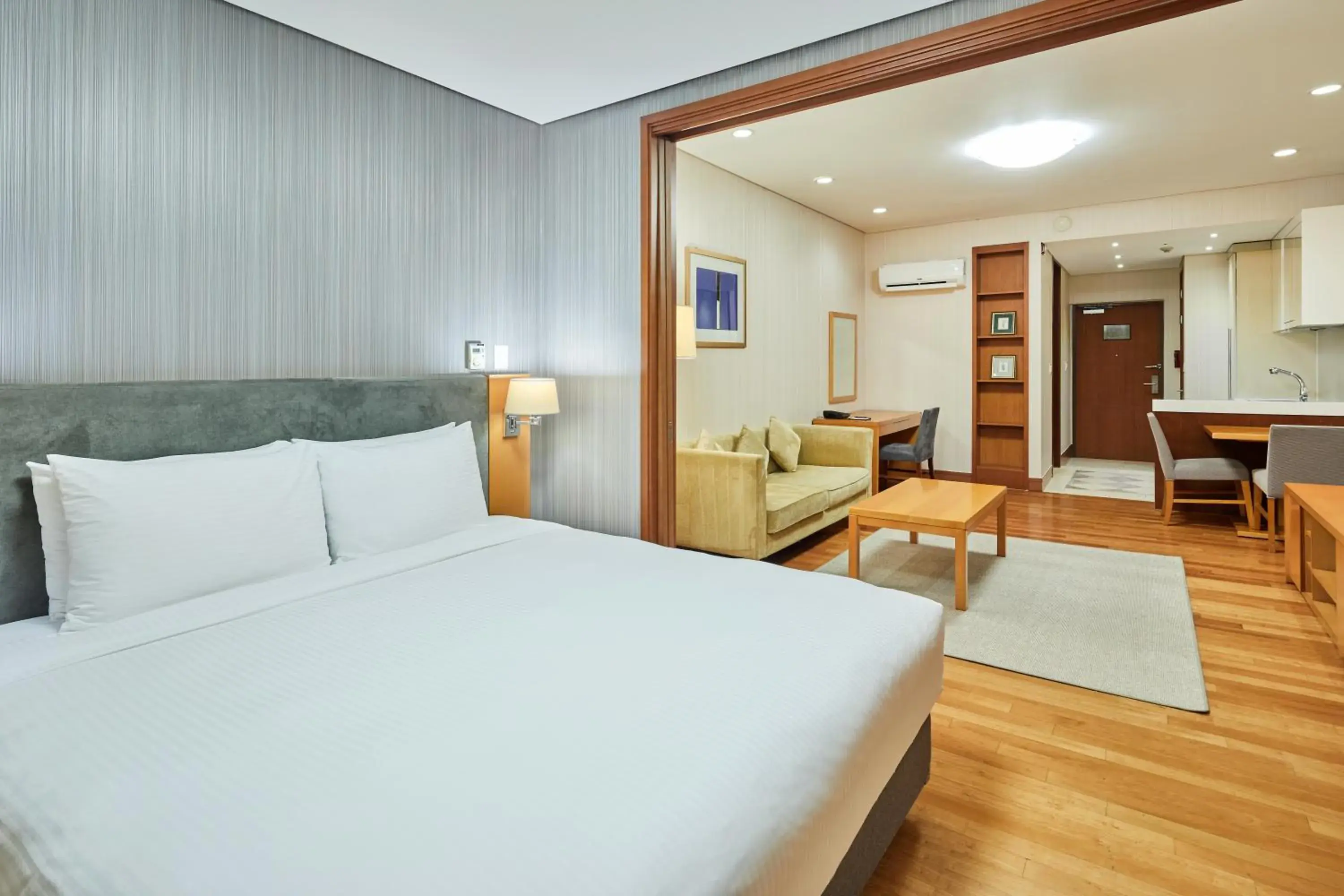 Executive One-Bedroom Suite in Somerset Palace Seoul Executive One-Bedroom Suite in Somerset Palace Seoul
