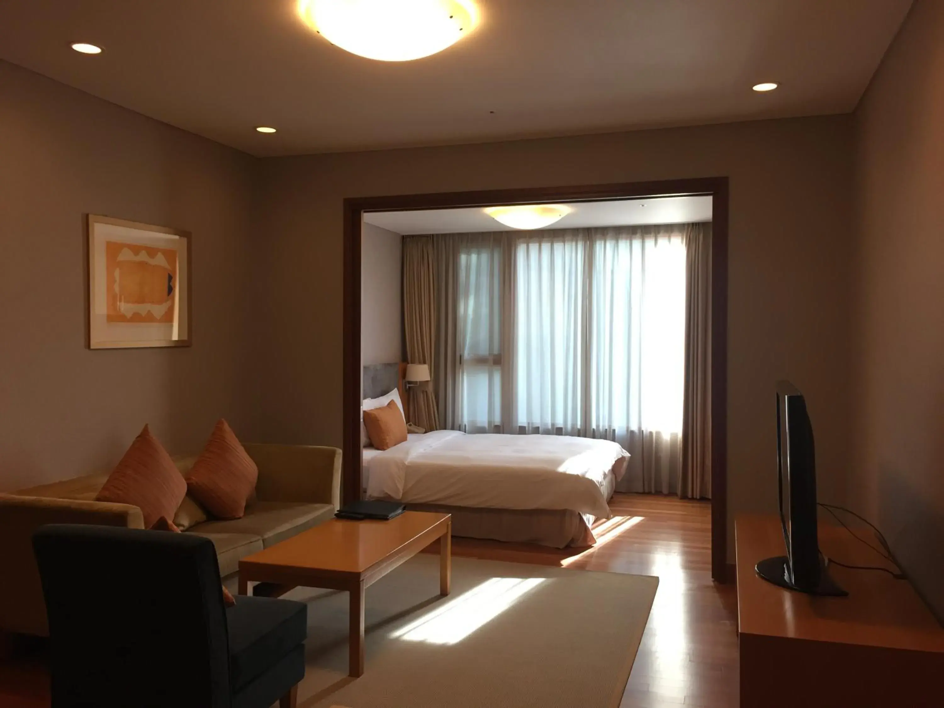 Seating area, Bed in Somerset Palace Seoul Seating area, Bed in Somerset Palace Seoul