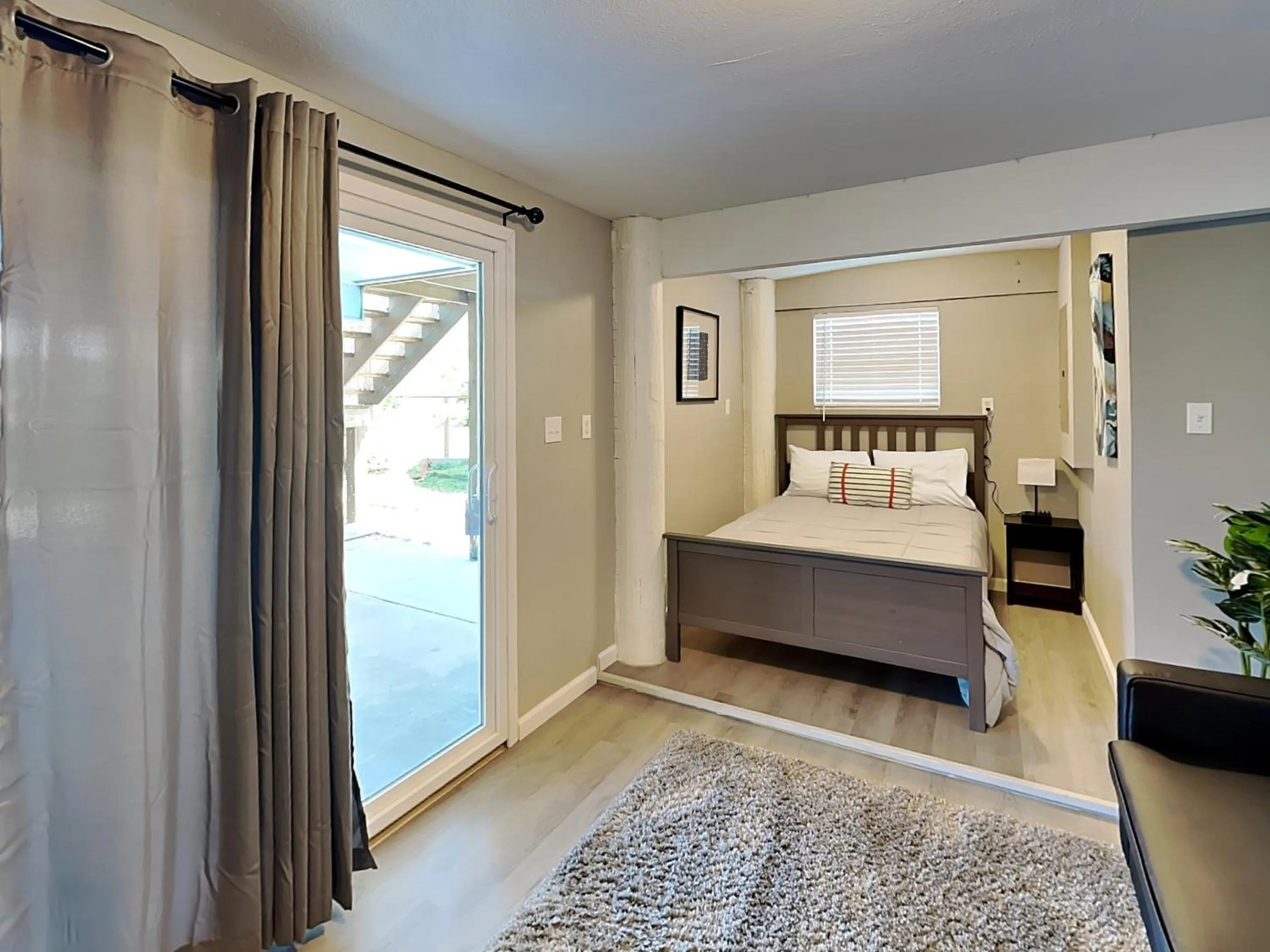 Property building, Bed in Hook, Wine & Sinker