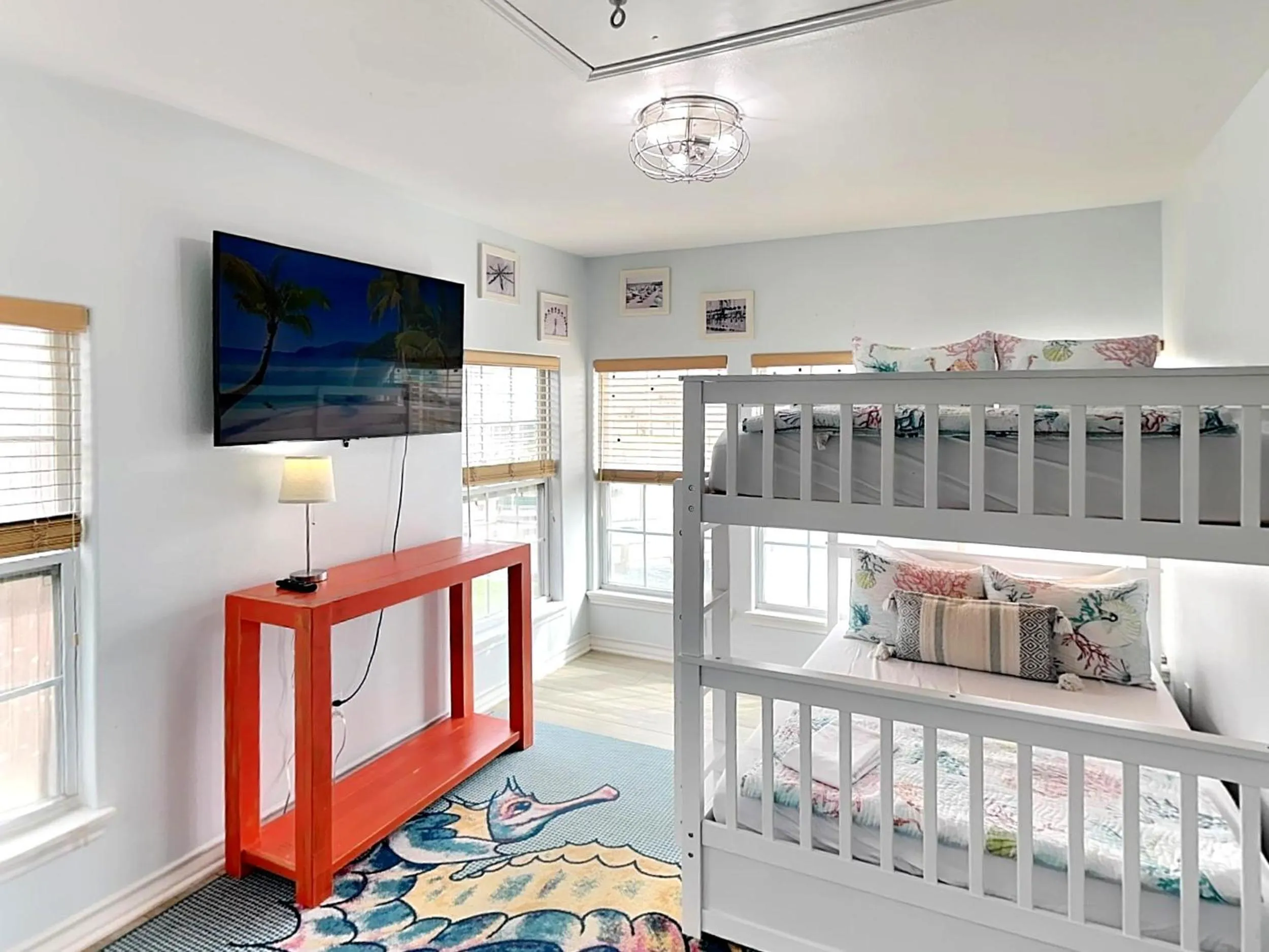 Bed in Hook, Wine & Sinker