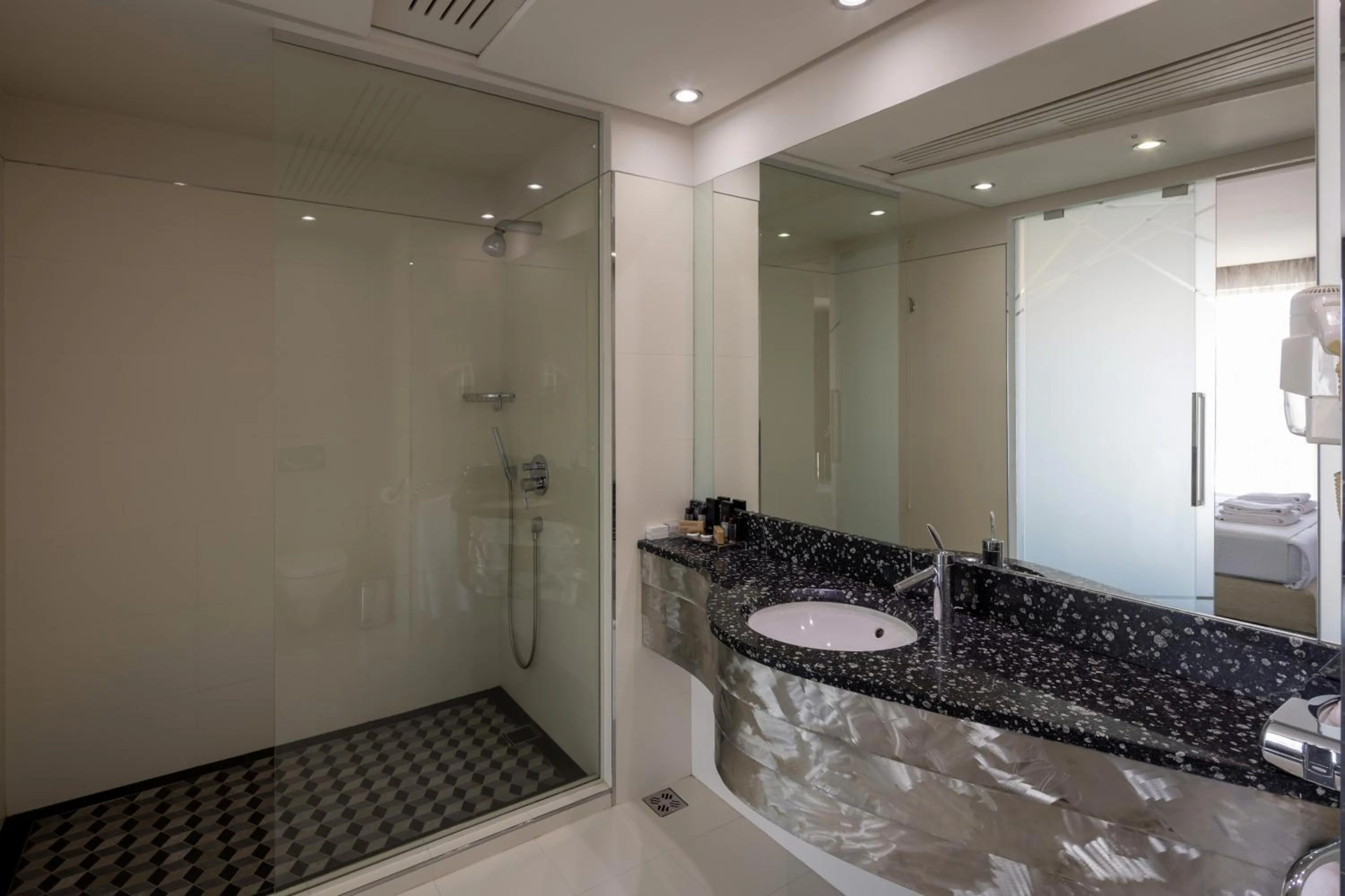 Shower in Nobel Zira Hotel