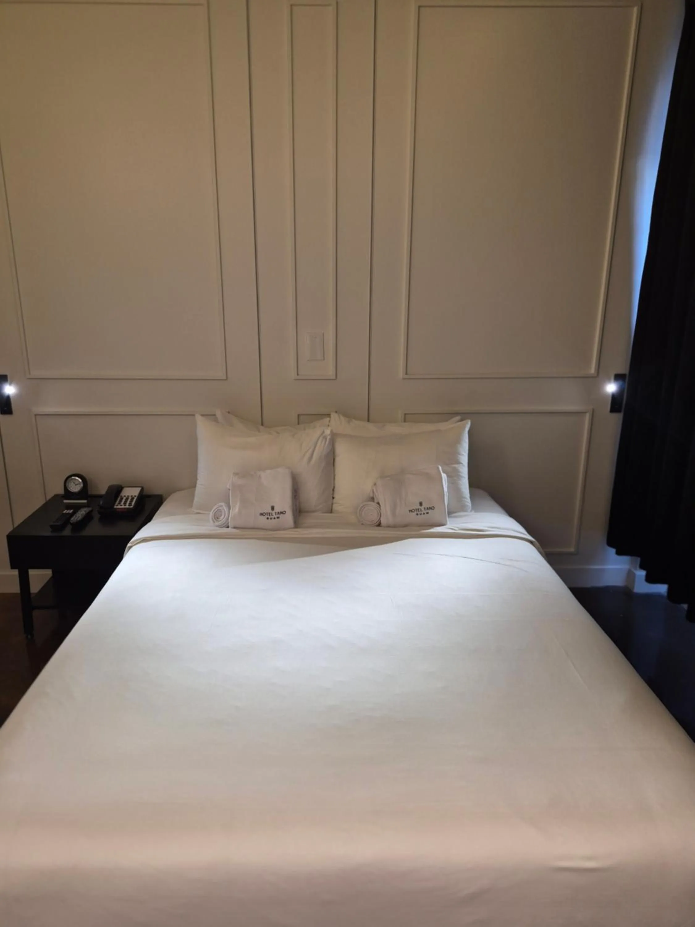 Bed in Hotel Tano Guam