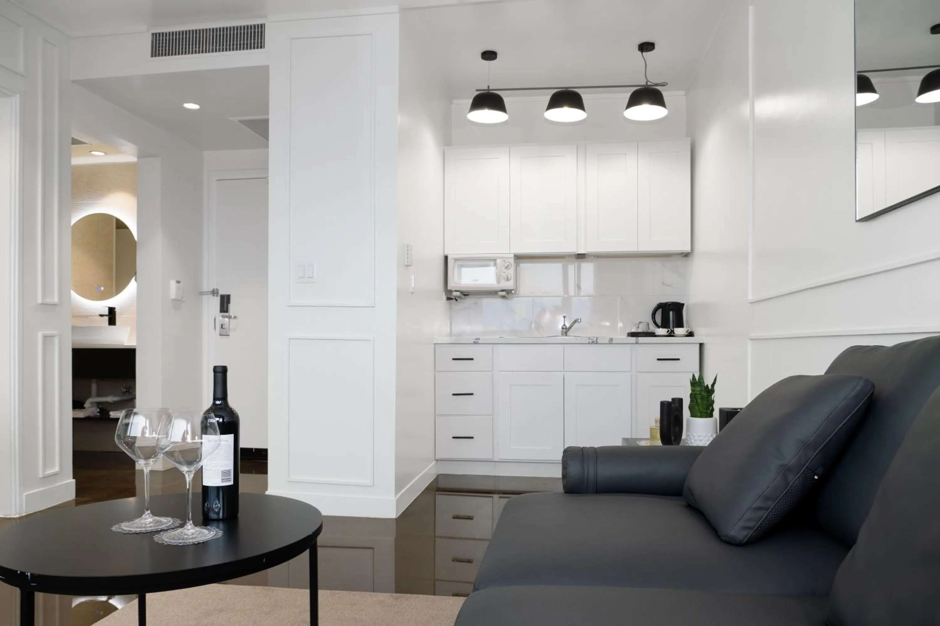 Kitchen or kitchenette in Hotel Tano Guam