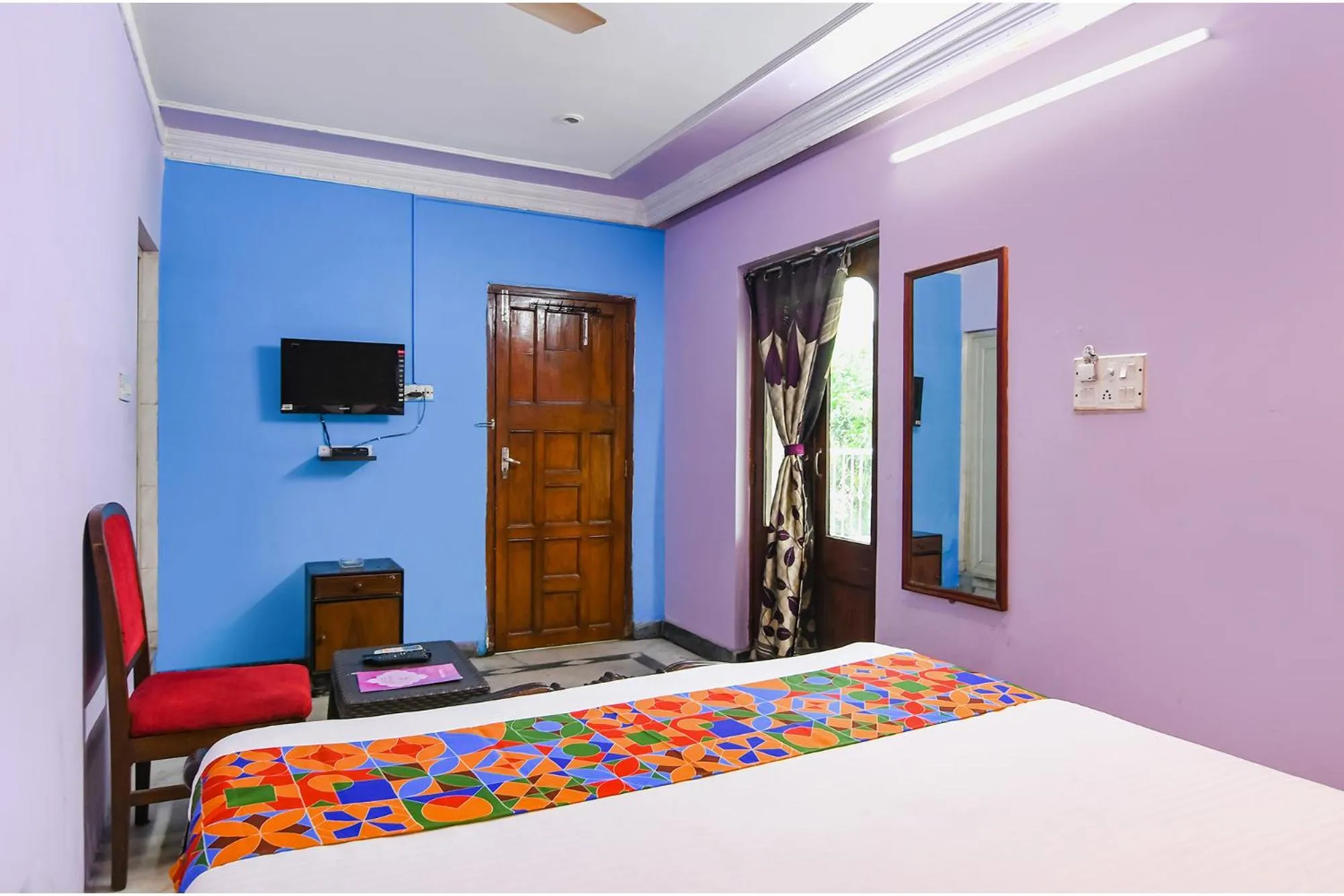 Communal lounge/ TV room in FabExpress Karunamoyee Regency