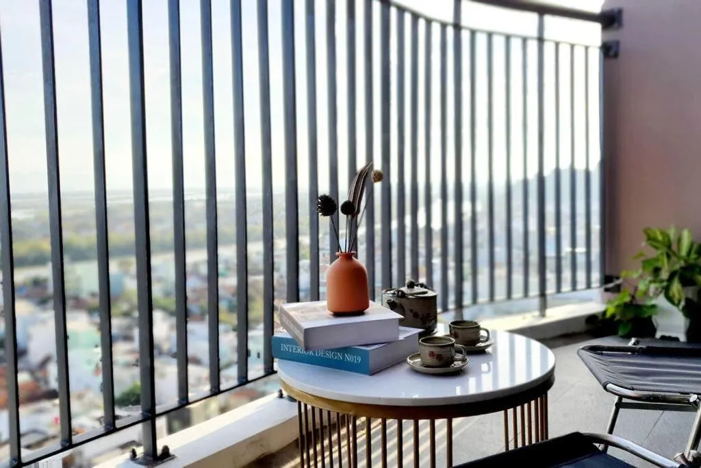 Lucky CH 1403 The Light