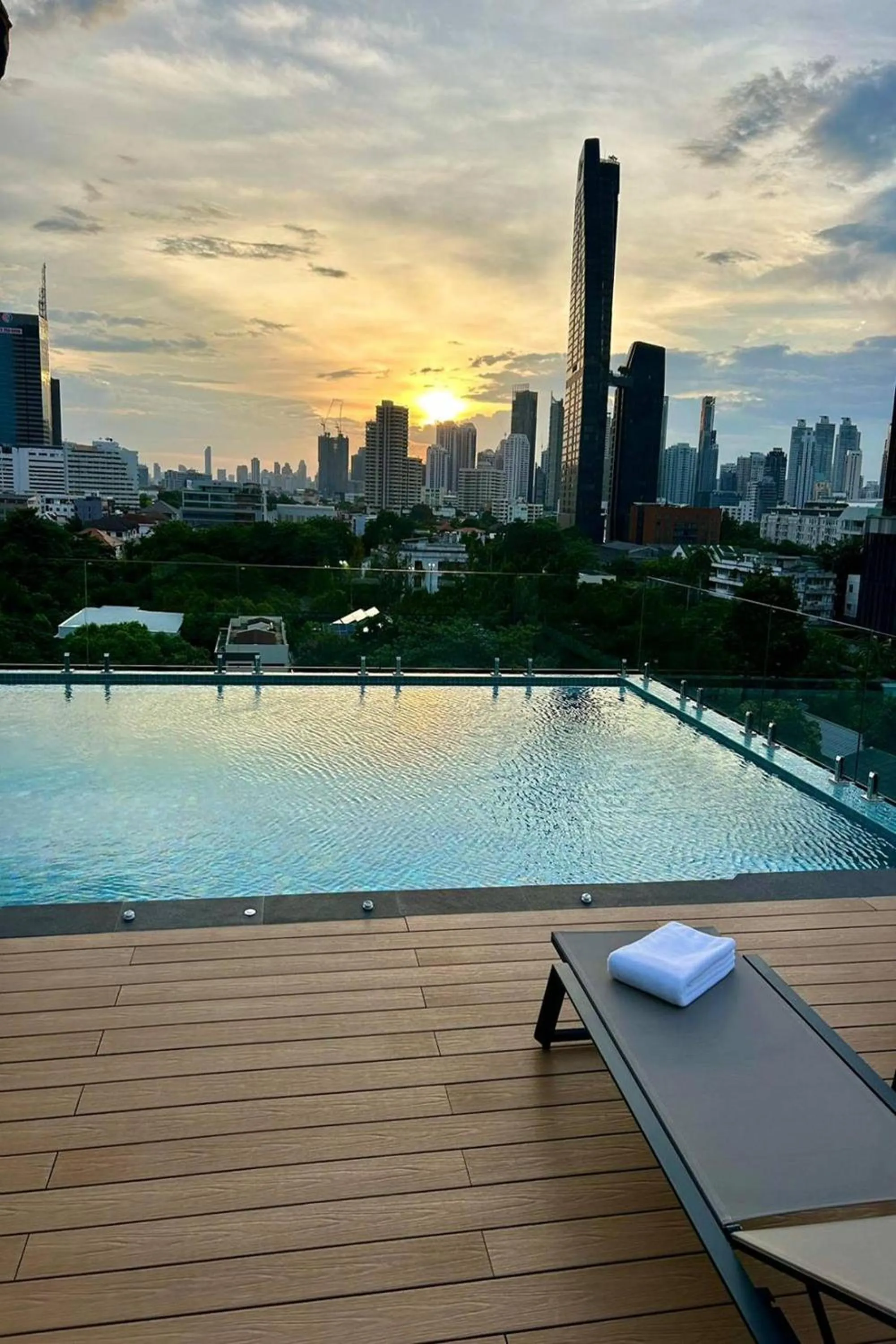 Swimming pool in The SACHA Apart-Hotel Thonglor