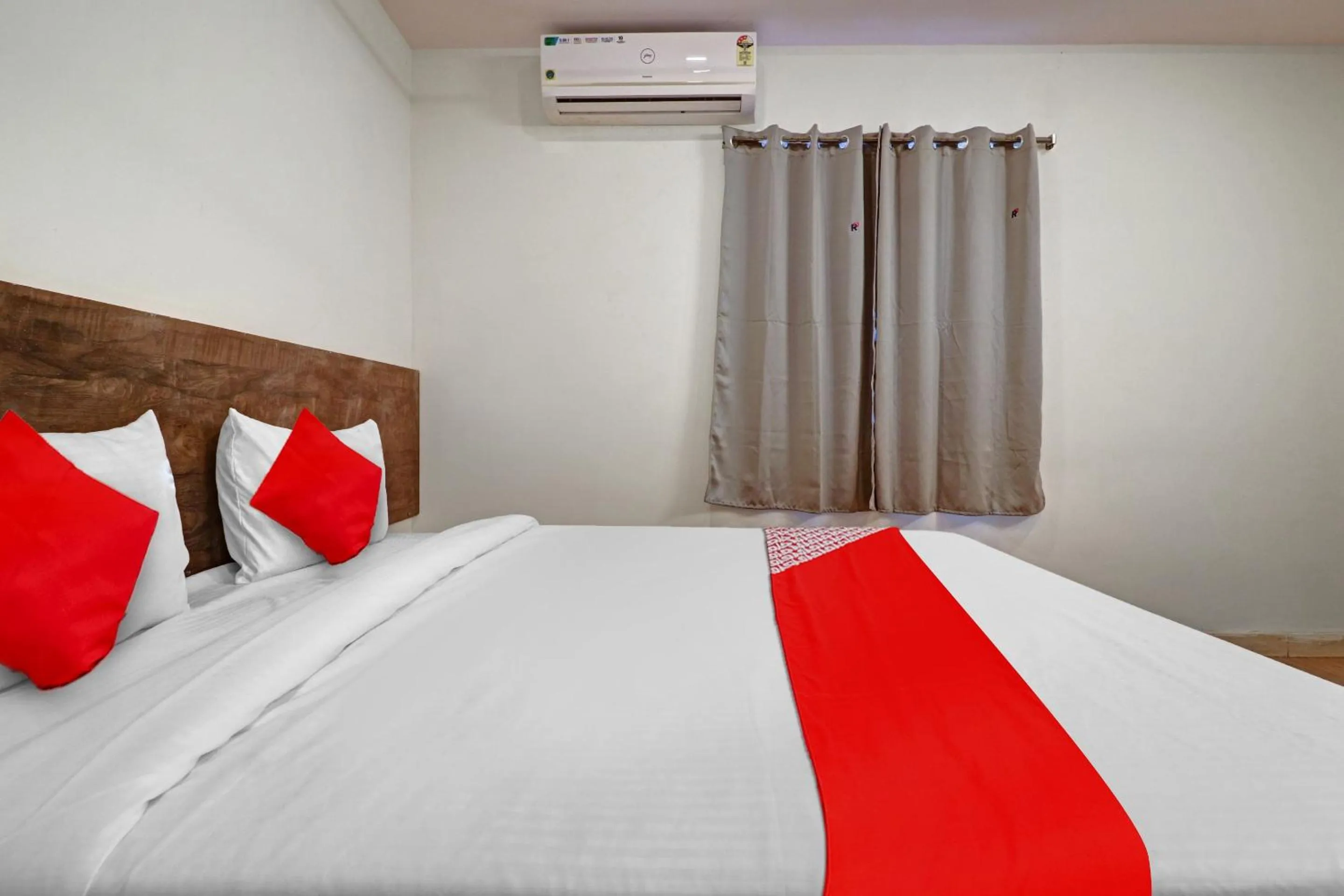Bedroom, Bed in Hotel O R Square Bn Reddy