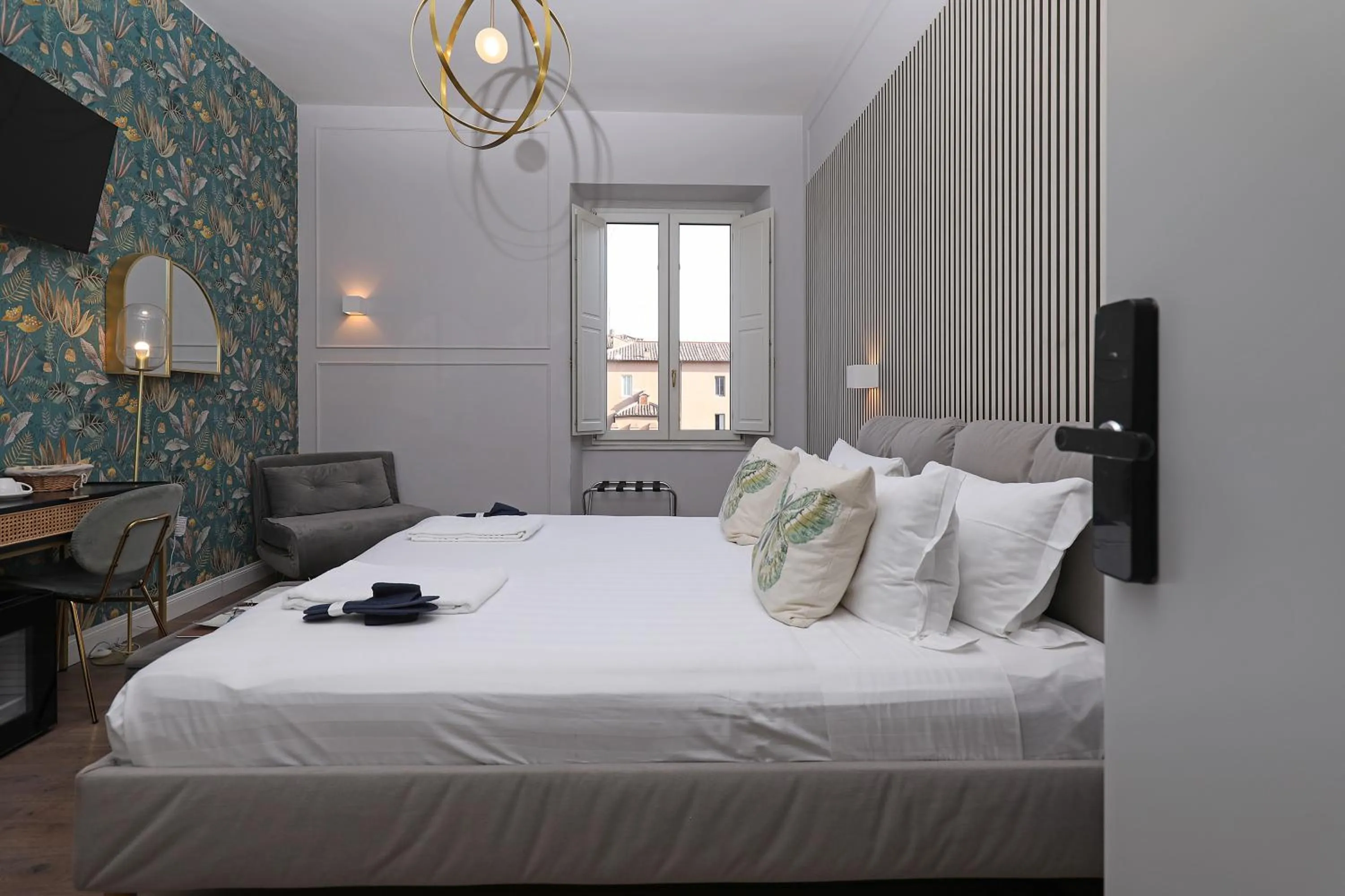 Bedroom, Bed in Rome Plaza Suites, Luxury Collection