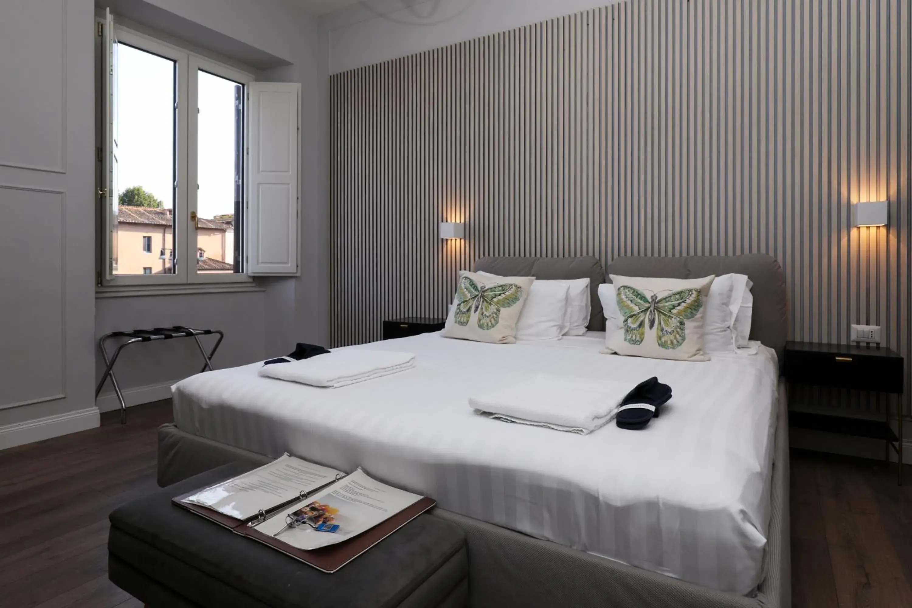 Luxury Triple Room in Rome Plaza Suites, Luxury Collection Luxury Triple Room in Rome Plaza Suites, Luxury Collection