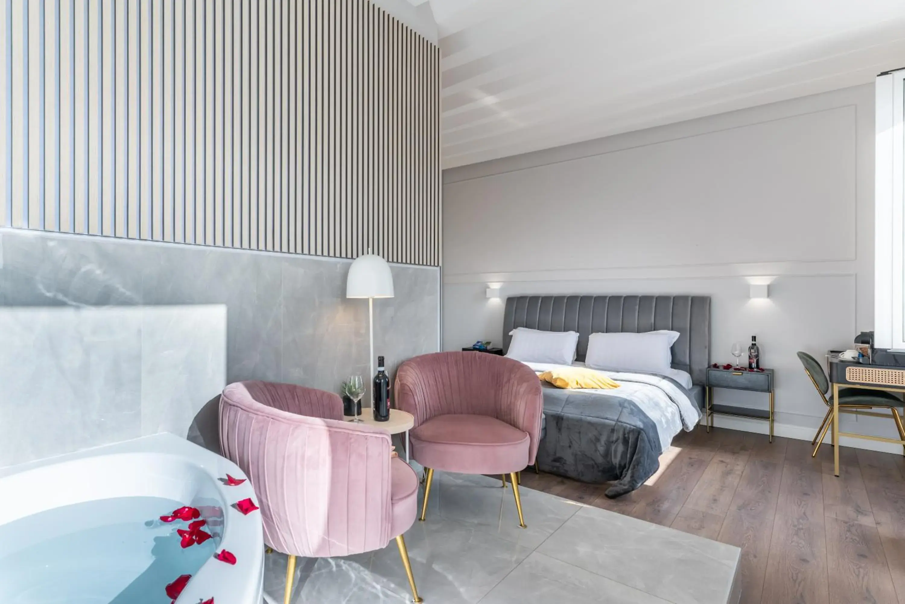 King Room with Spa Bath in Rome Plaza Suites, Luxury Collection King Room with Spa Bath in Rome Plaza Suites, Luxury Collection