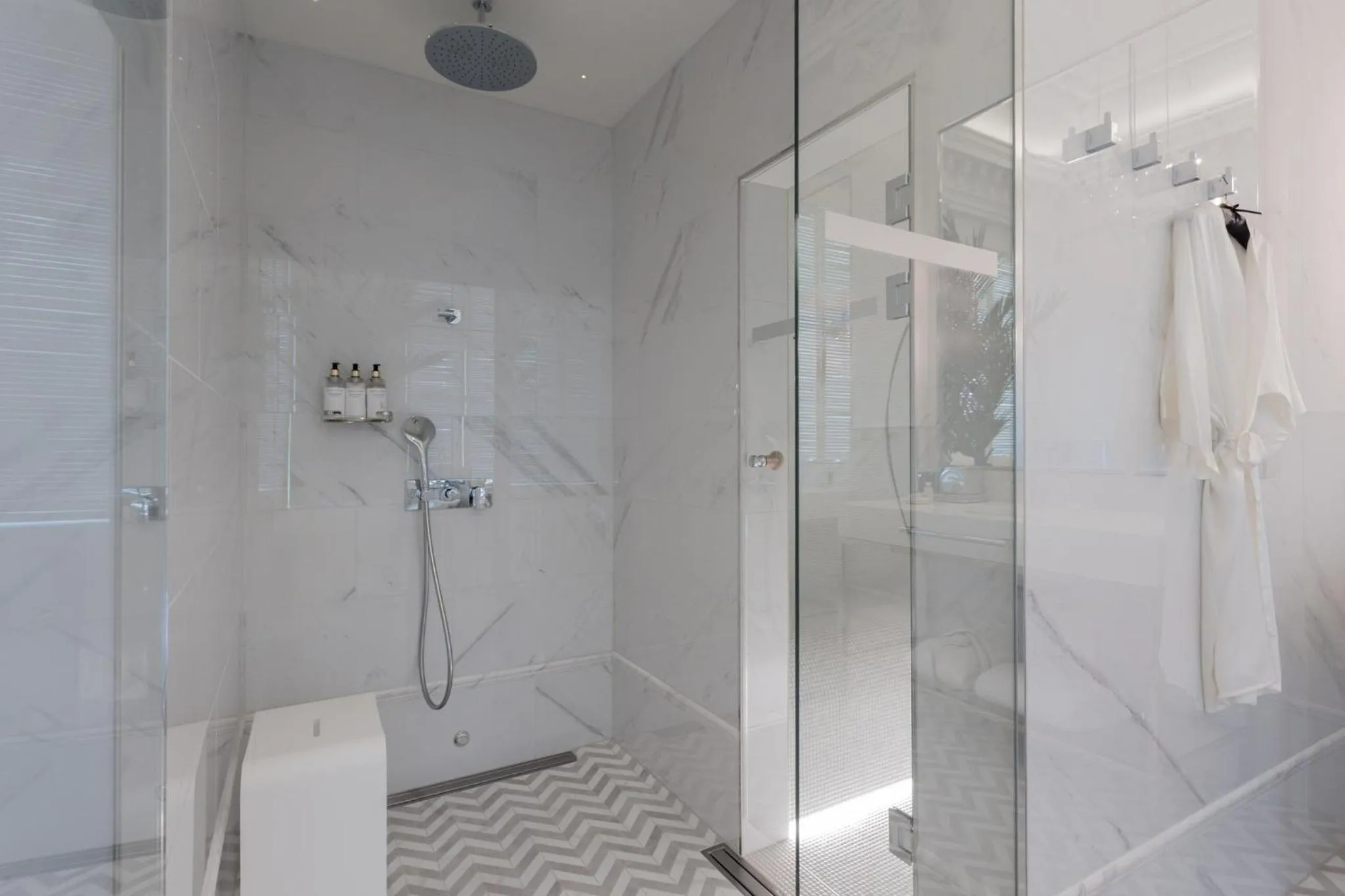 Shower in Waldorf Astoria Helsinki