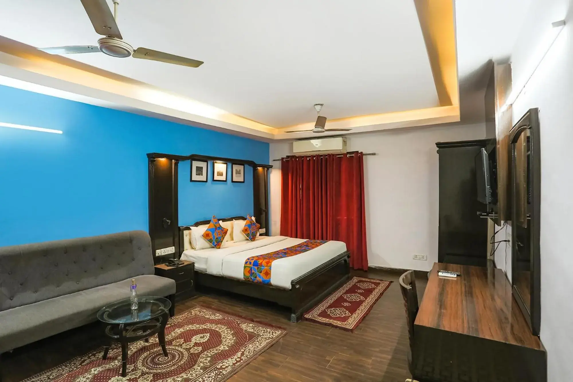 Communal lounge/ TV room, Bed in sentinel suites Communal lounge/ TV room, Bed in sentinel suites