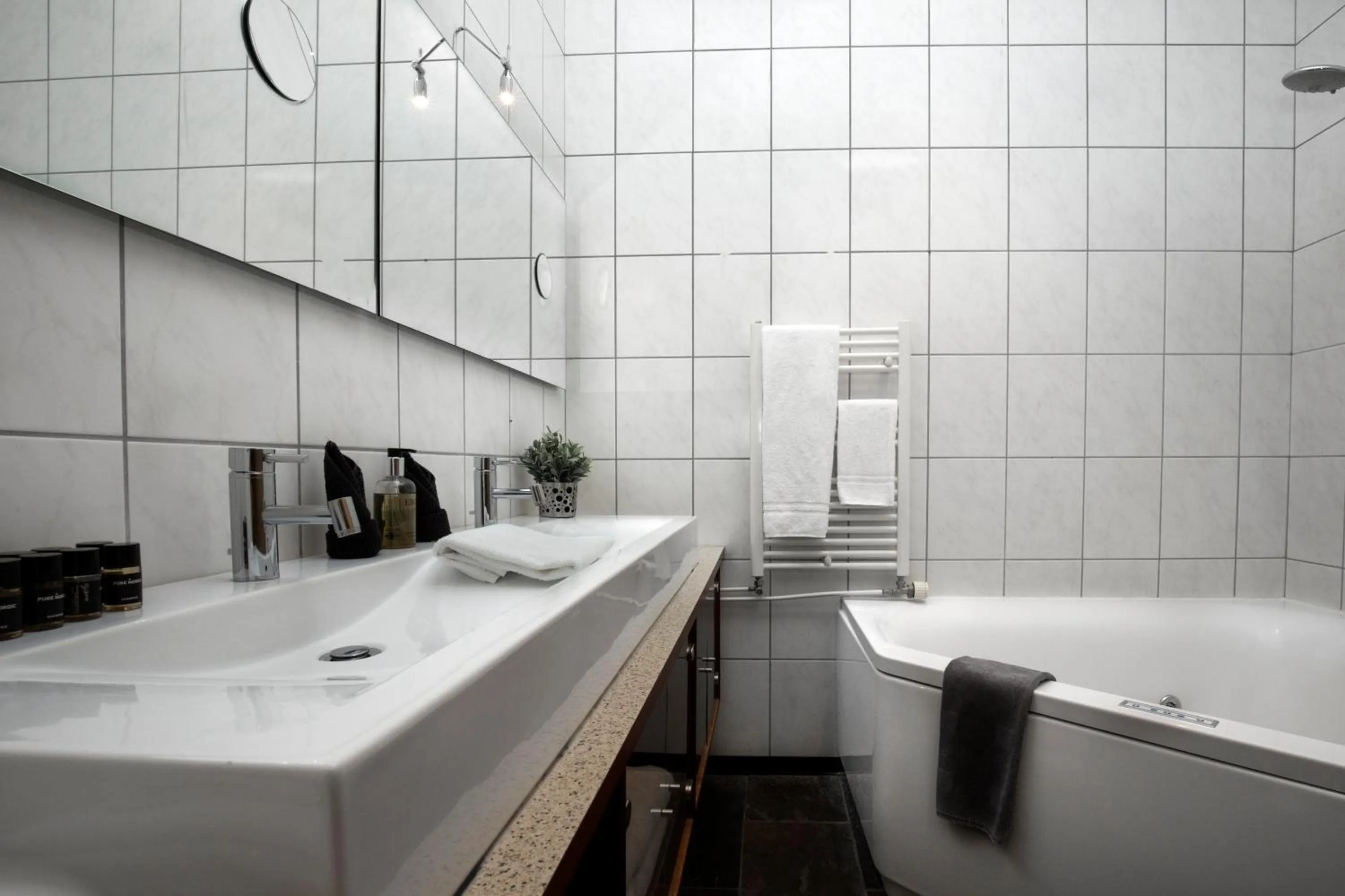 Bathroom in Máni Apartments