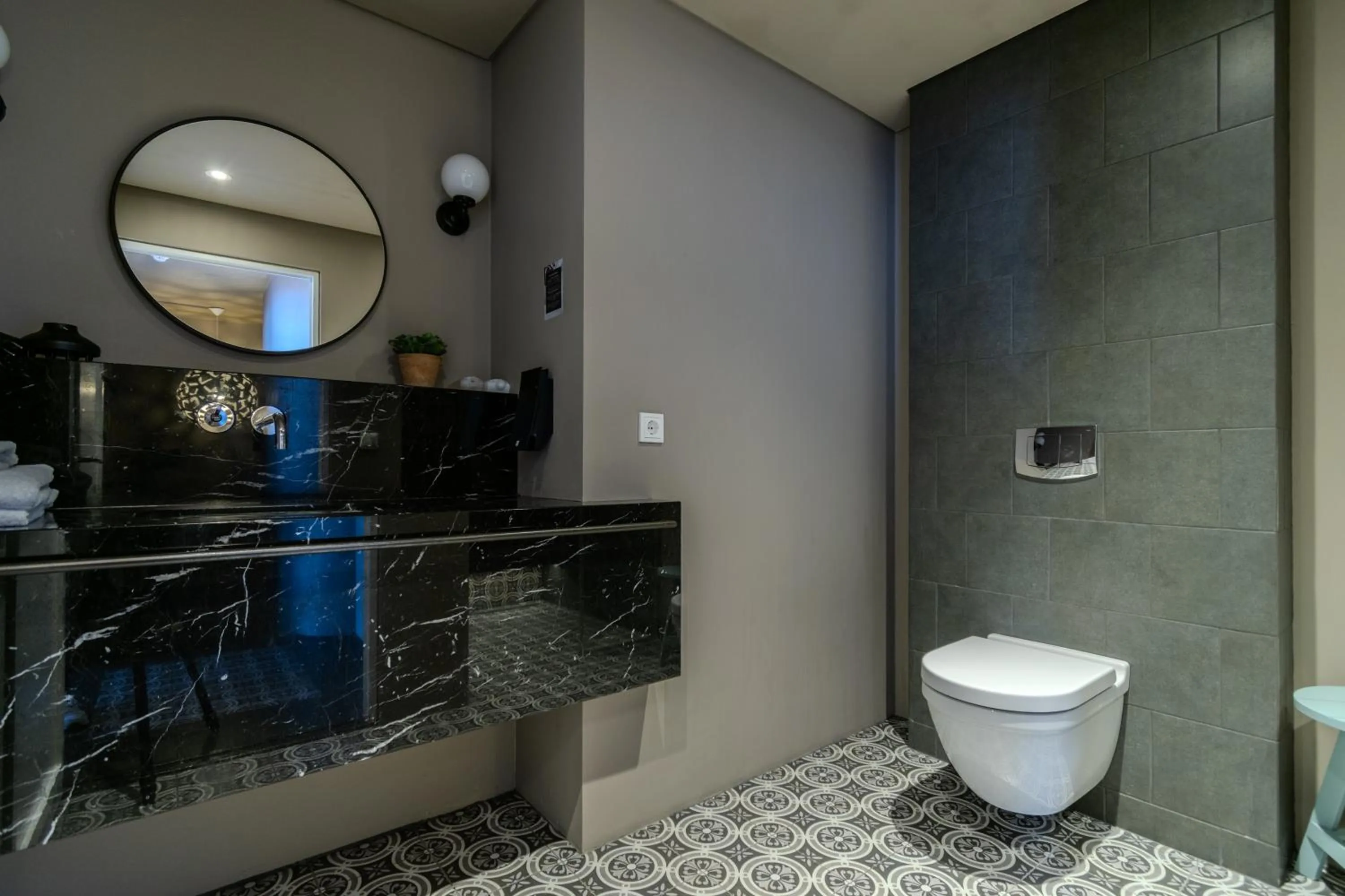 Bathroom in Máni Apartments