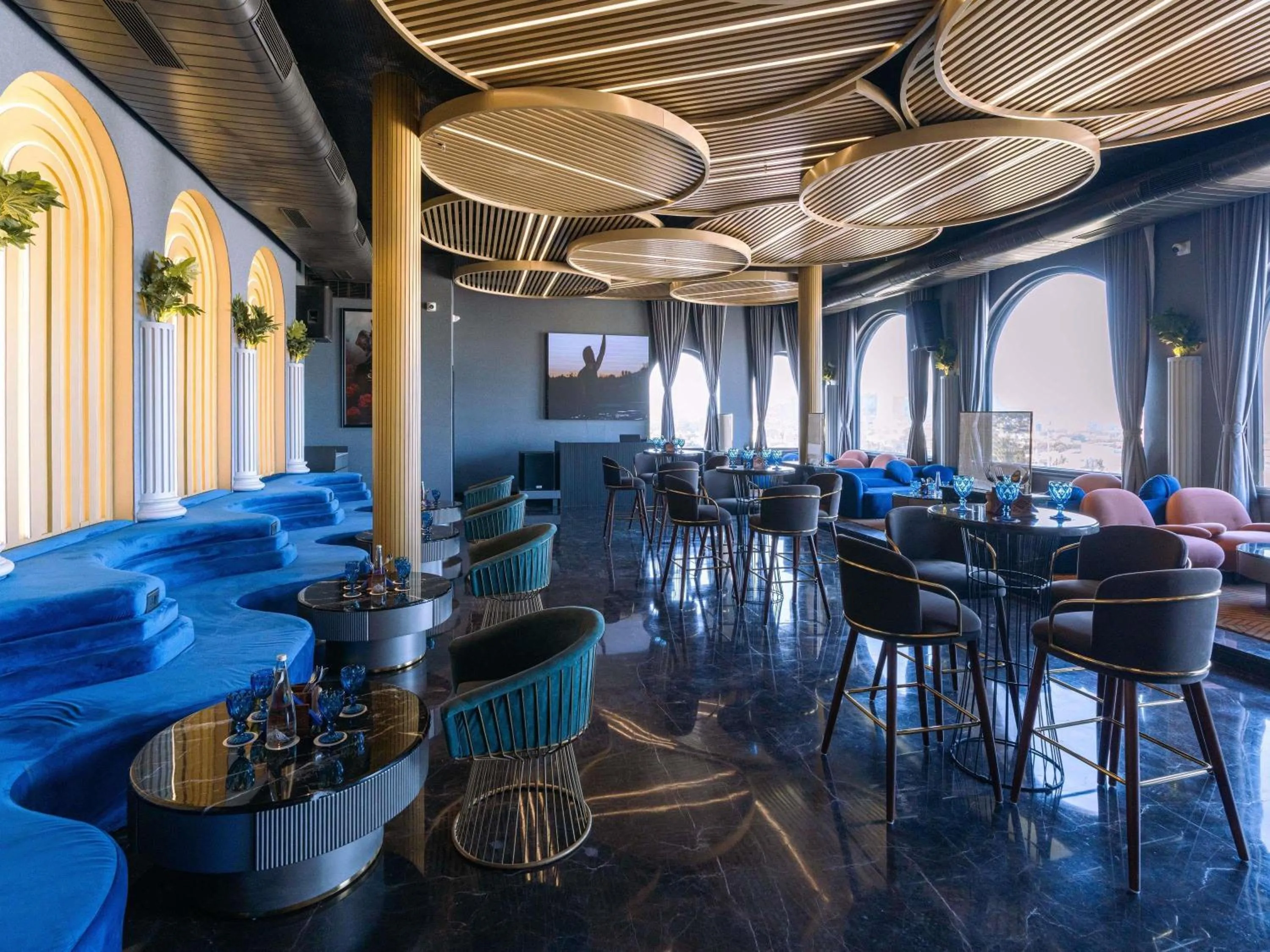 Lounge or bar in Novotel Jodhpur ITI Circle