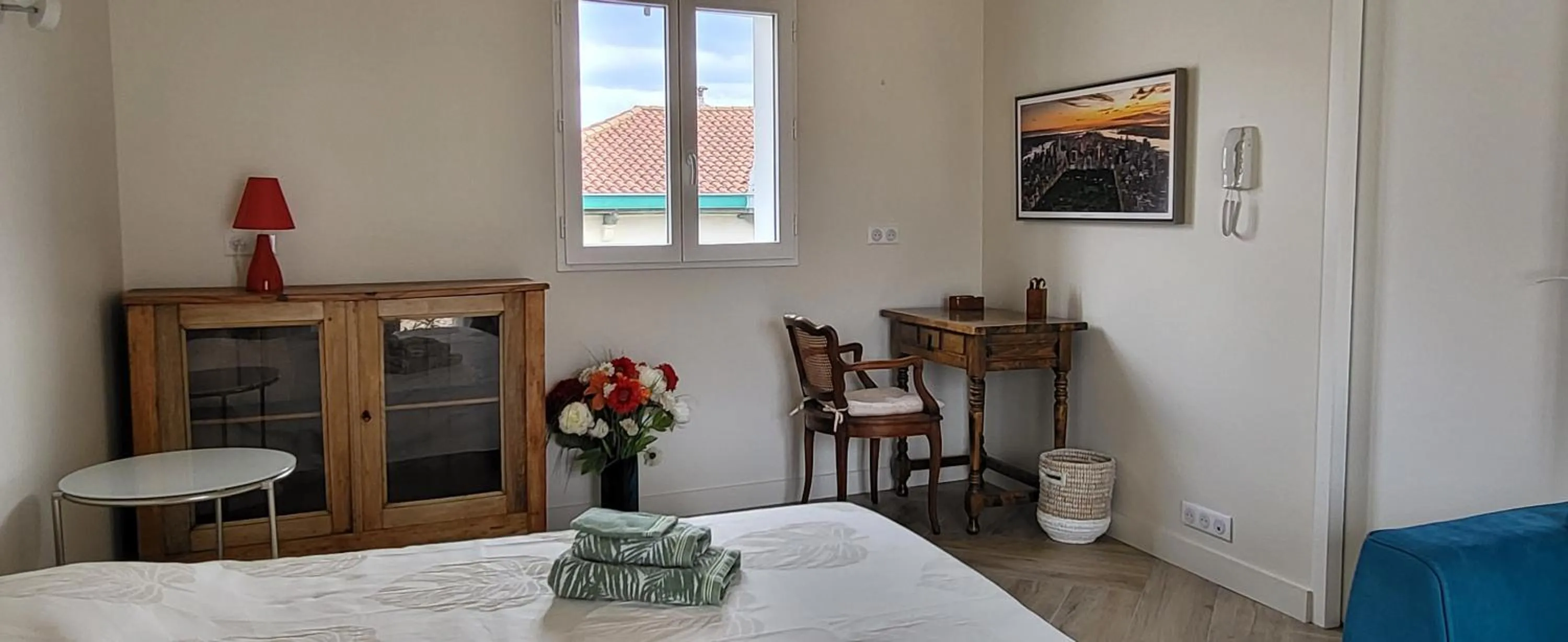 Bedroom, Bed in Biarritz appartement 2 adultes, 2 enfants à proximité immédiate des plages et des commerces