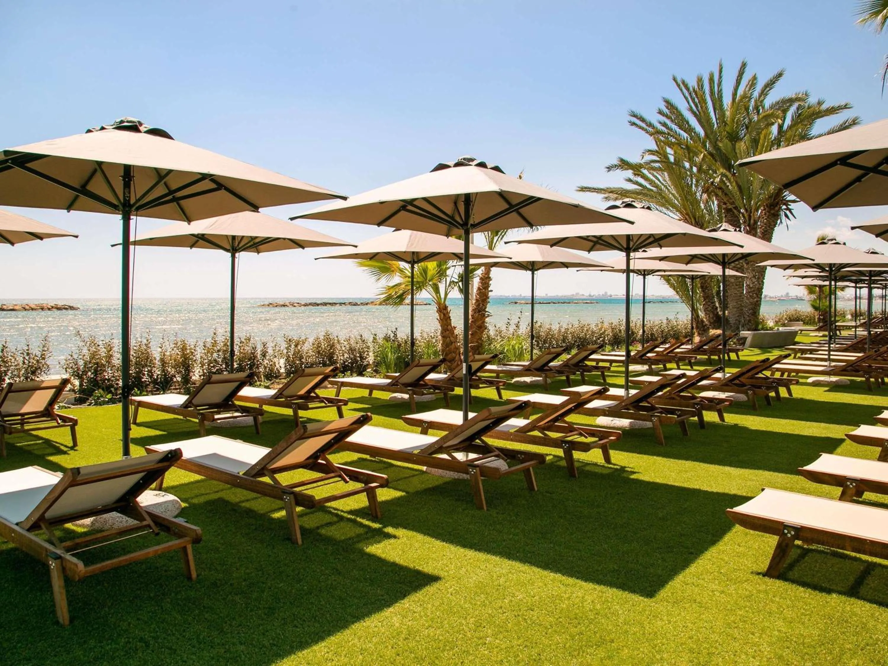 Lounge or bar in Mercure Larnaca Beach Resort