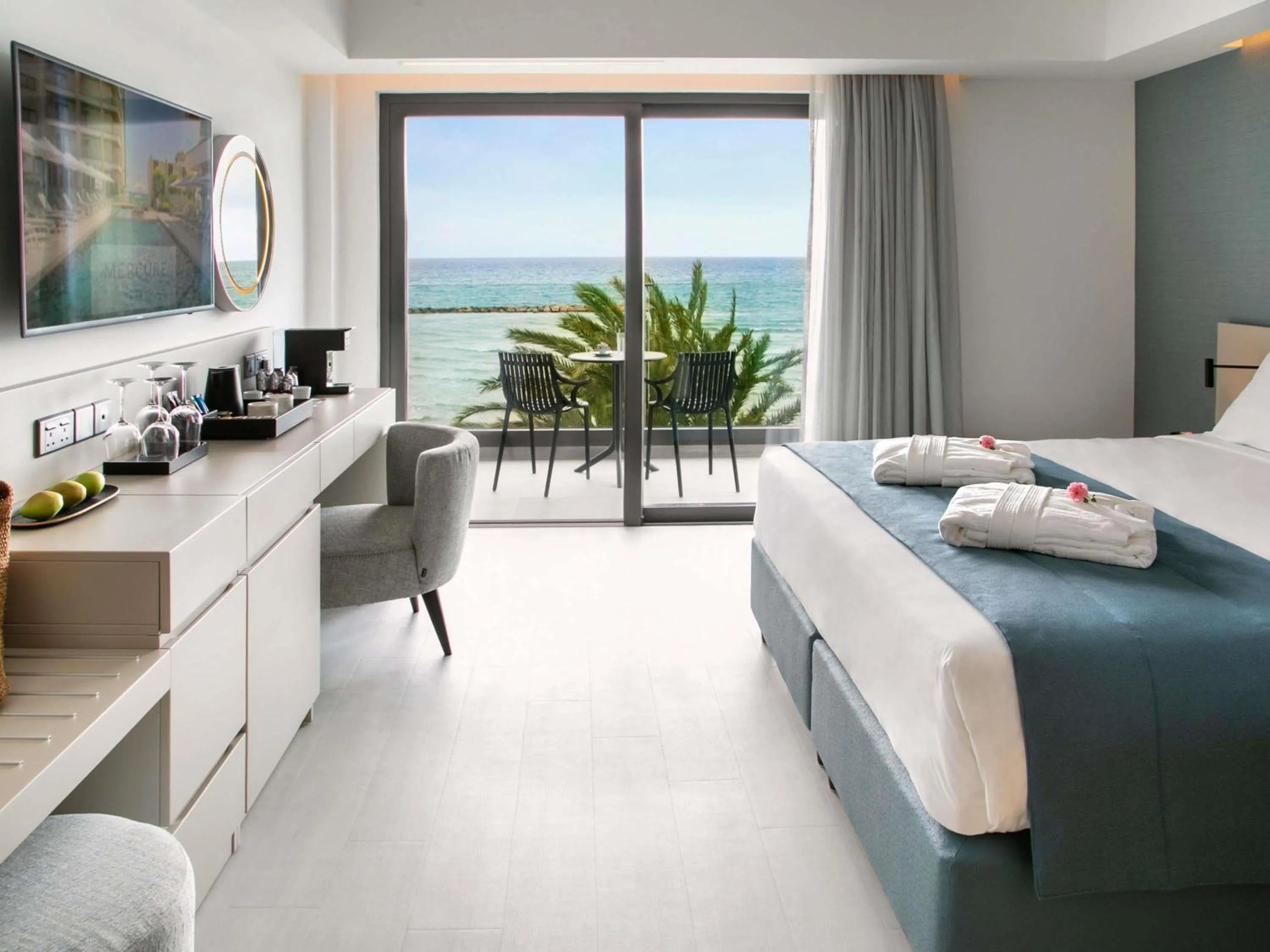 Bedroom, Bed in Mercure Larnaca Beach Resort