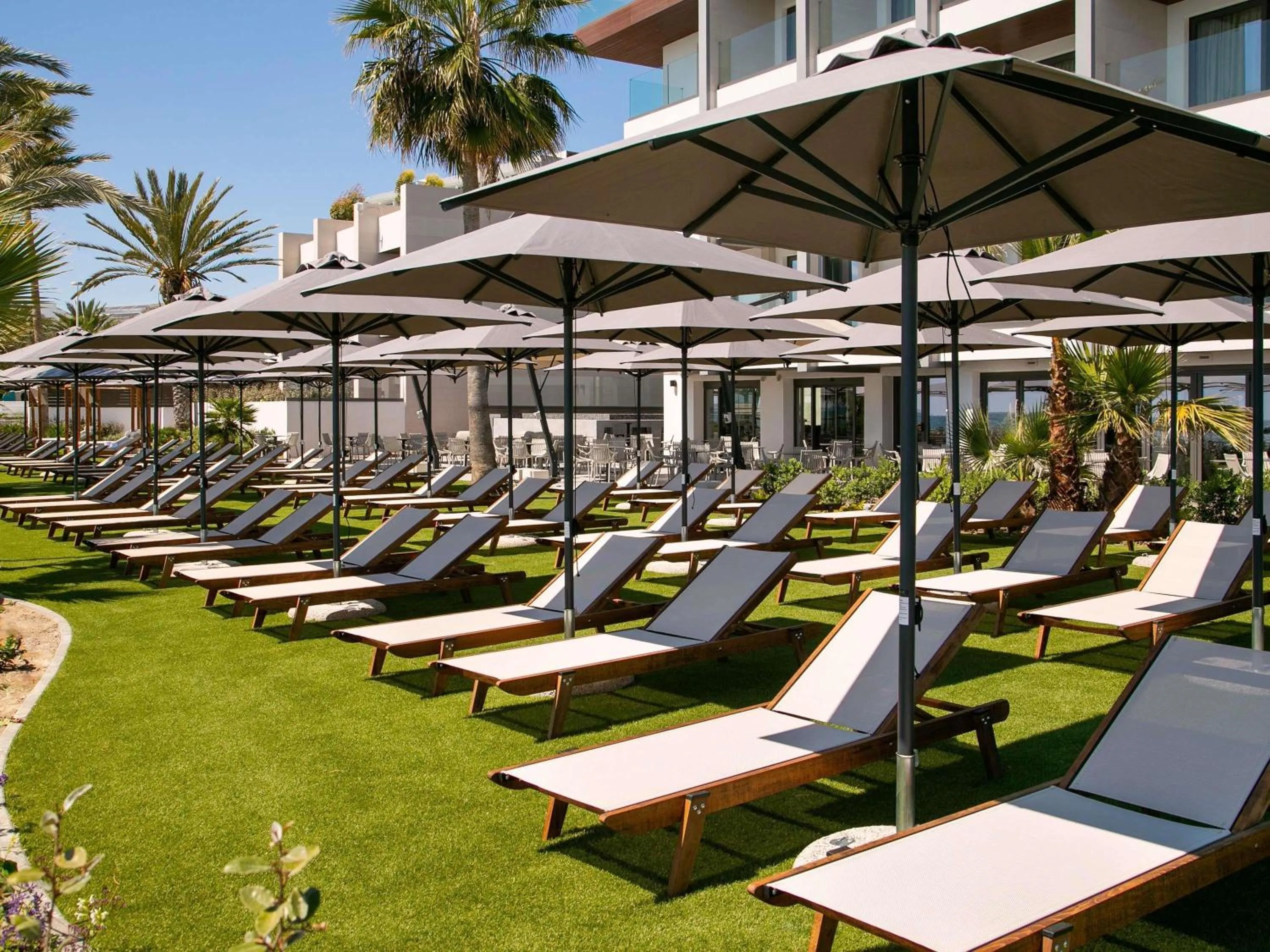 Lounge or bar in Mercure Larnaca Beach Resort
