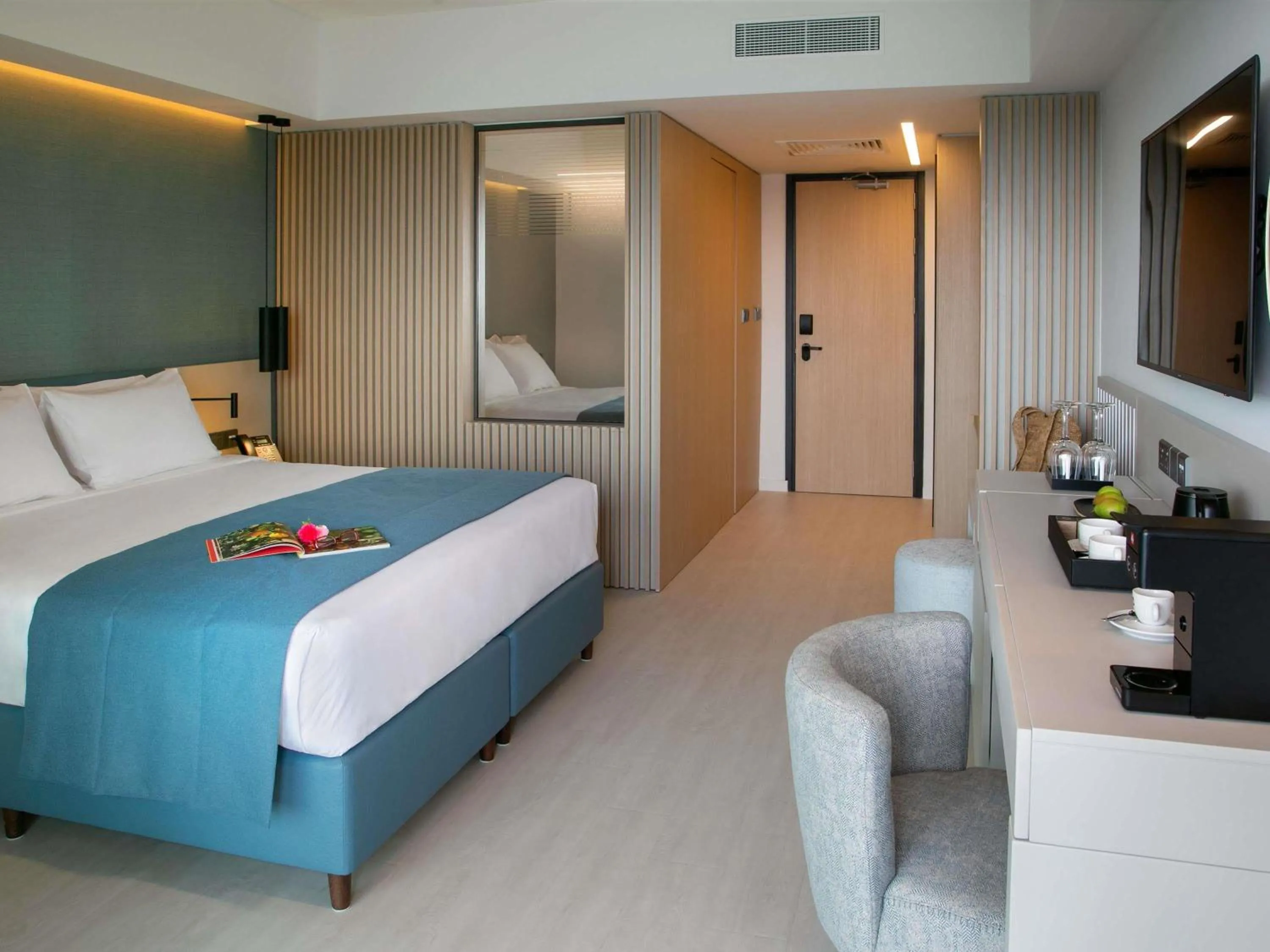 Bedroom, Bed in Mercure Larnaca Beach Resort