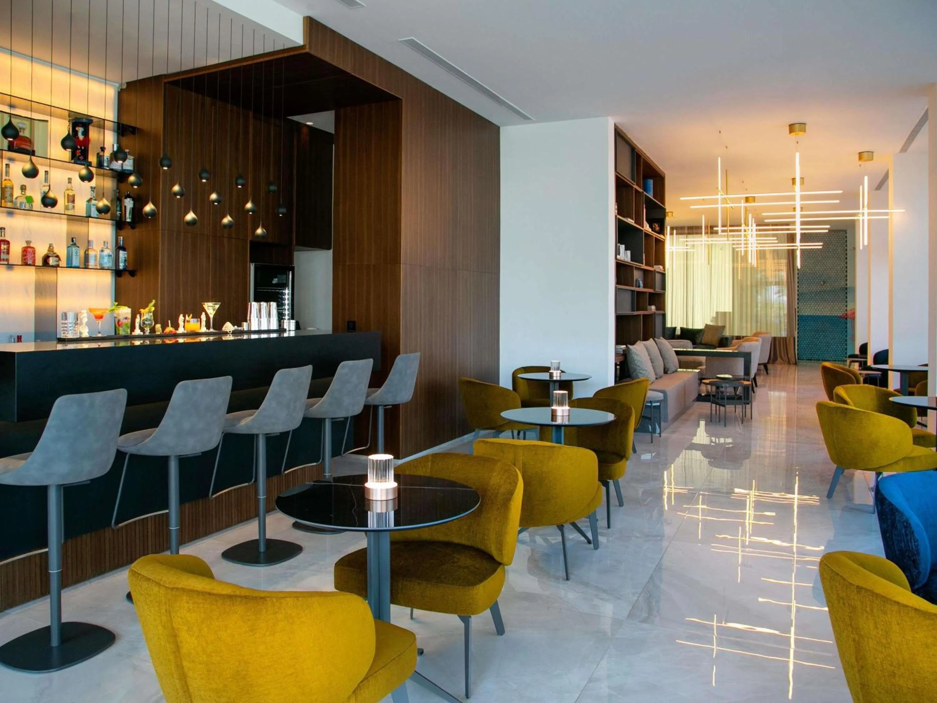 Lounge or bar in Mercure Larnaca Beach Resort