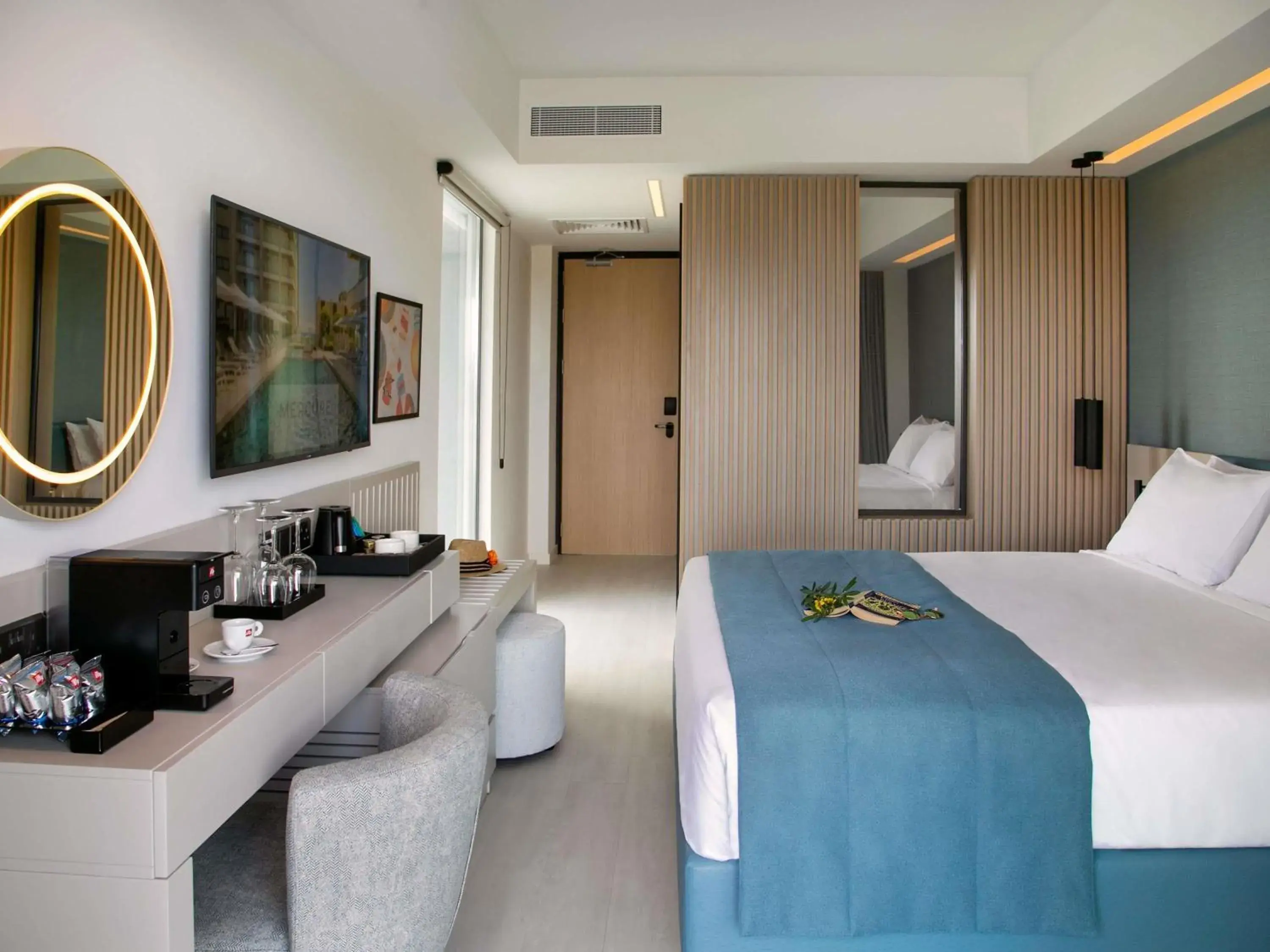 Bedroom, Bed in Mercure Larnaca Beach Resort Bedroom, Bed in Mercure Larnaca Beach Resort