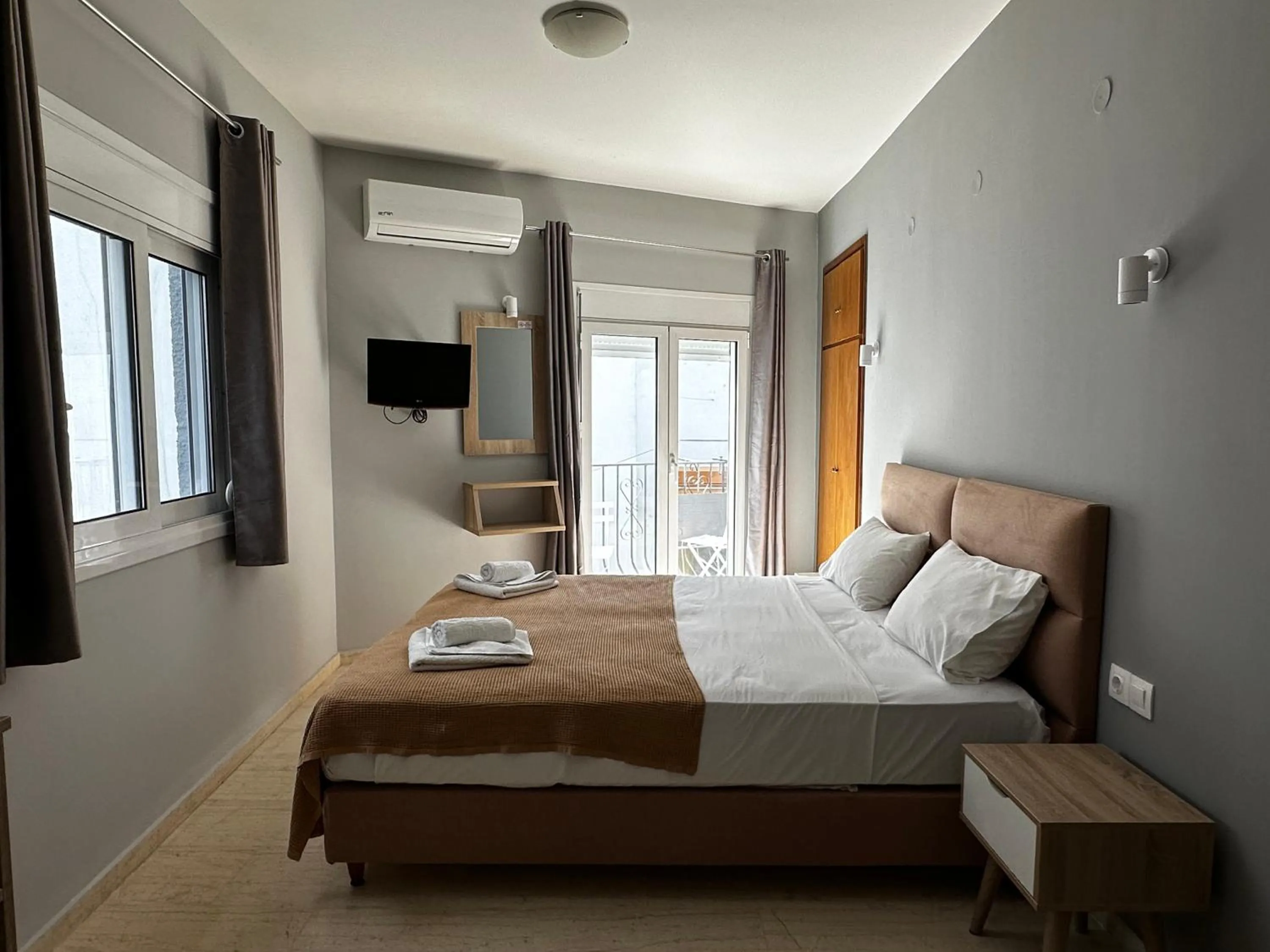 Bed in Skiathos Hills Studios