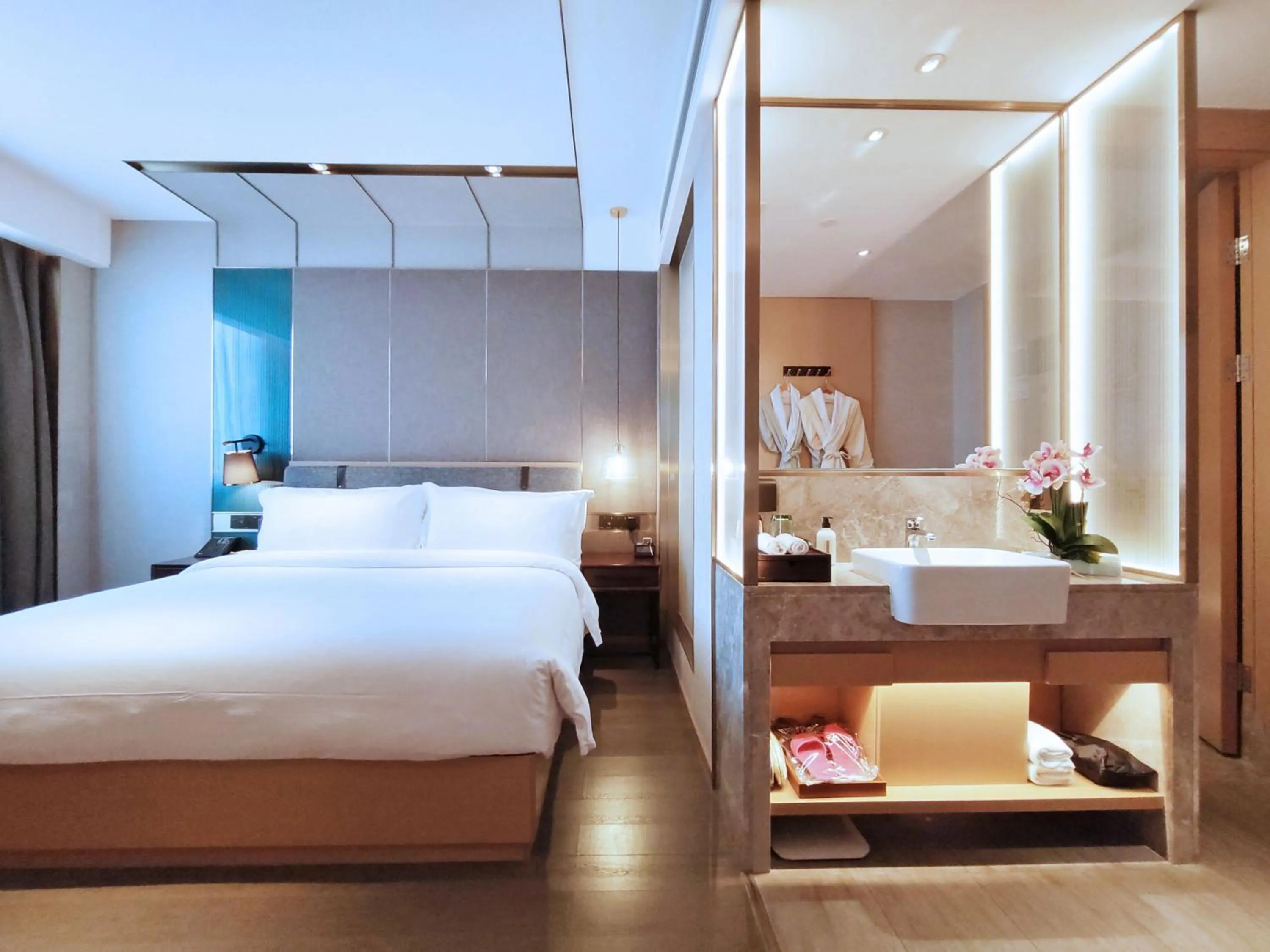 Bedroom, Bed in Paco Hotel Guangzhou South Railway Station Panyu Changlong Branch