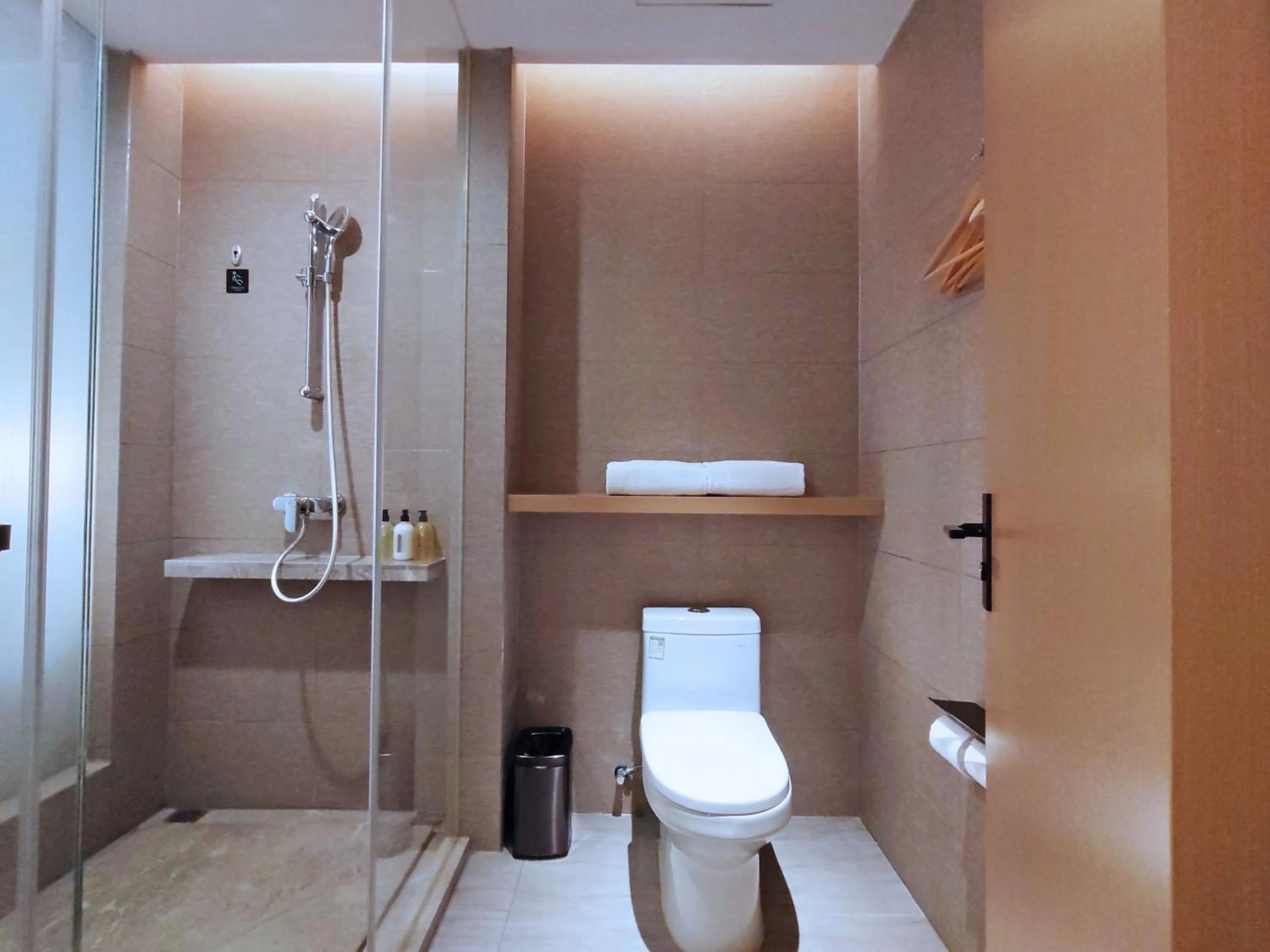 Shower in Paco Hotel Guangzhou South Railway Station Panyu Changlong Branch